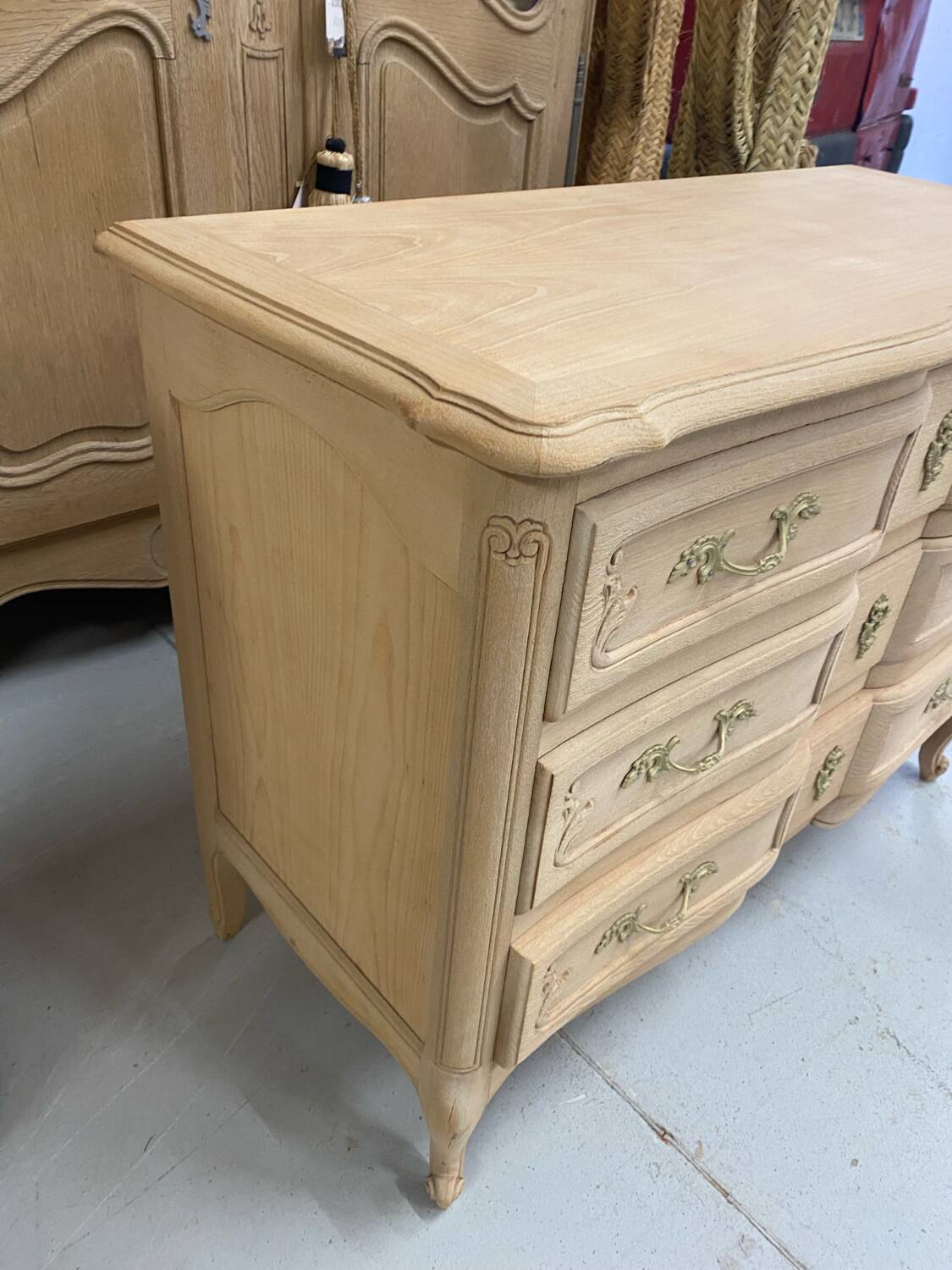 Louis XV style chest of drawers in raw wood