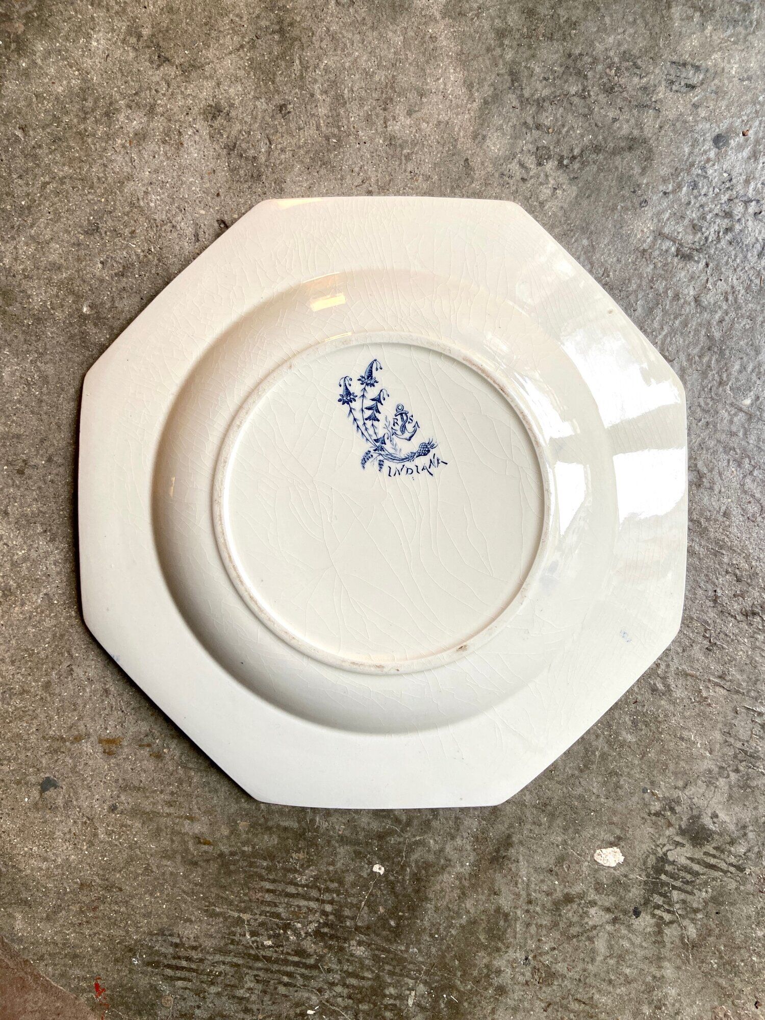 Octagonal hollow plate in white and blue iron earth, "Indiana" service