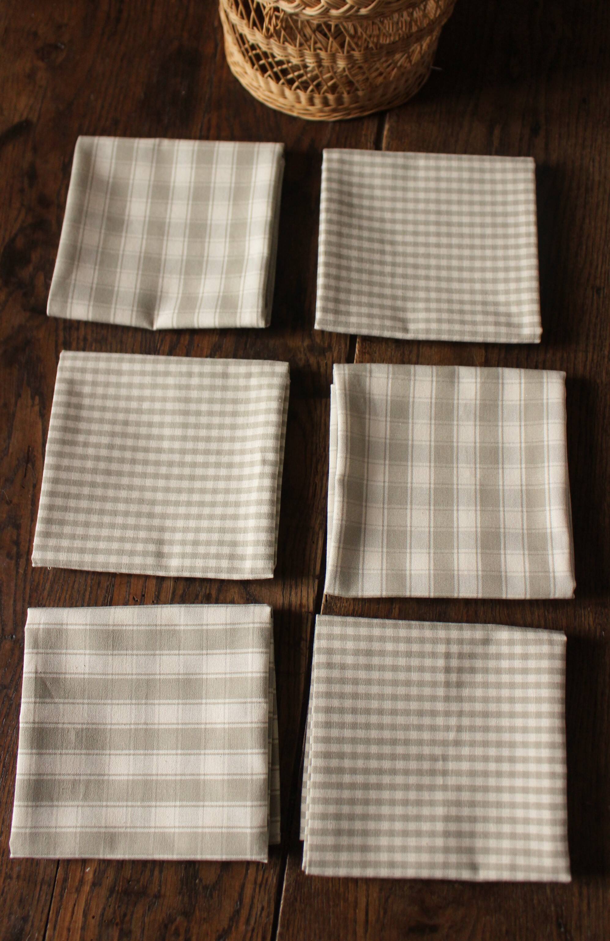Lot 6 gingham cotton napkins and beige linen tiles