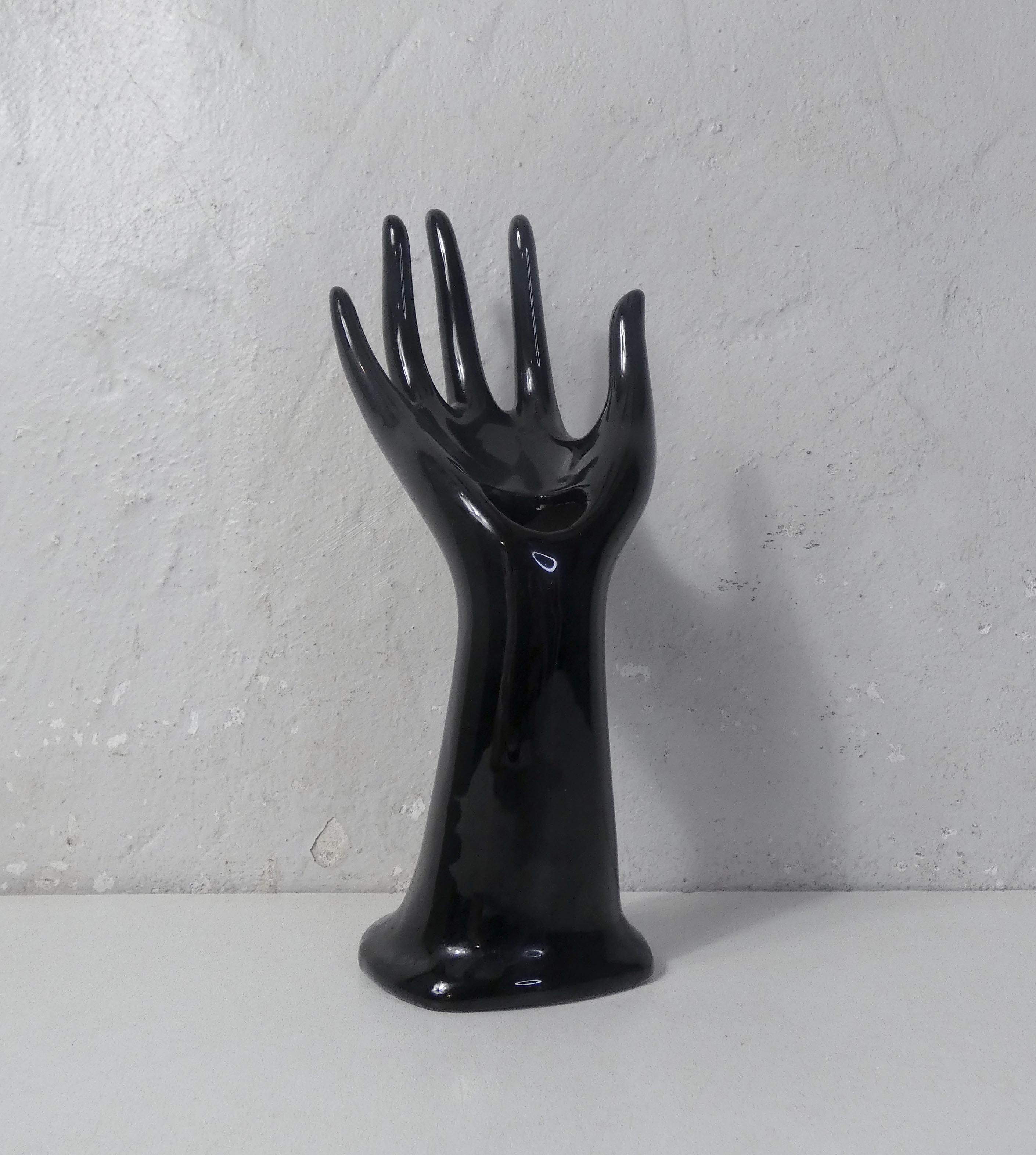 Black hand fig soliflore jewelry support