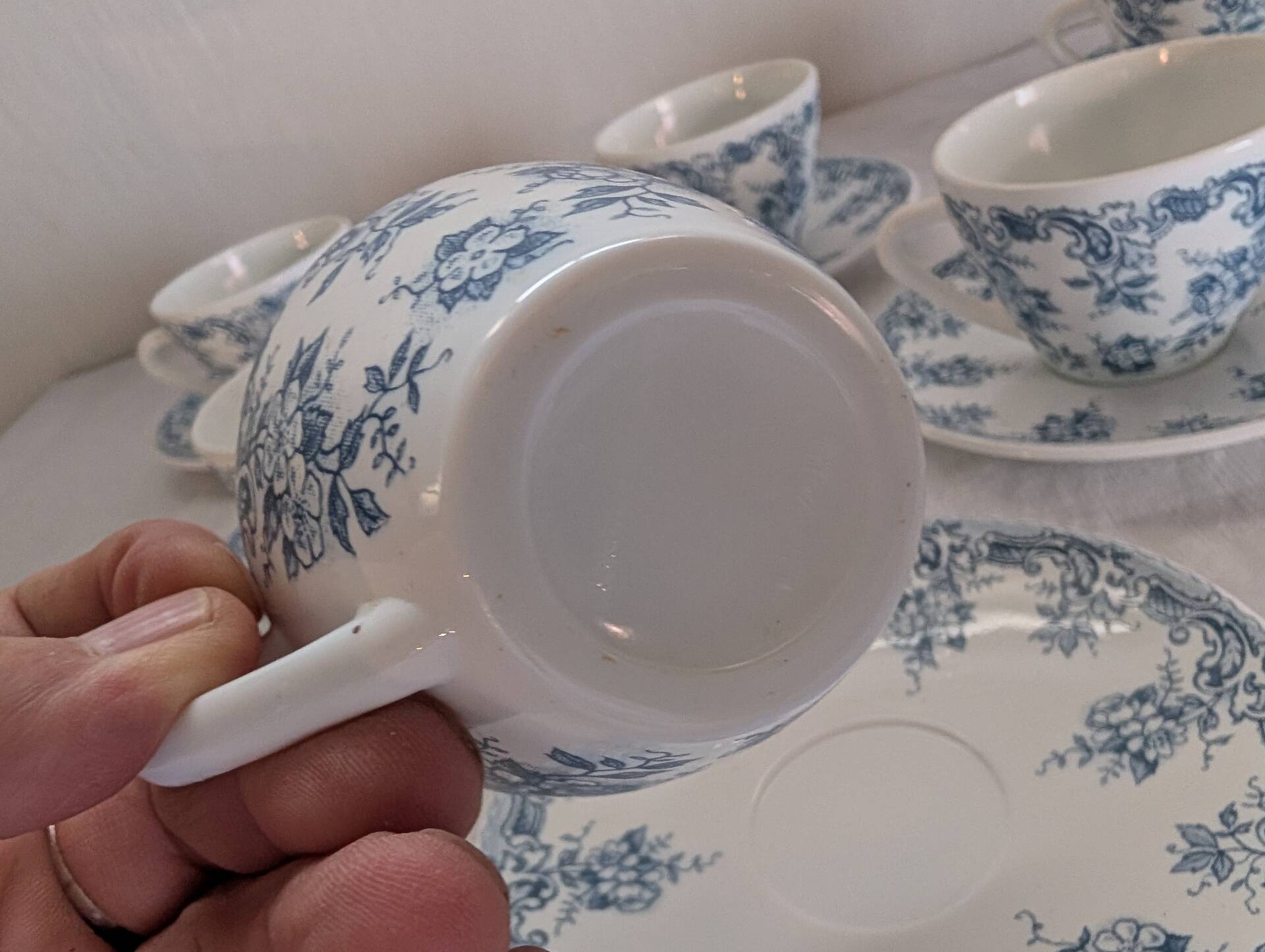 6 cups and saucers Rivanel in vintage 70's opaline