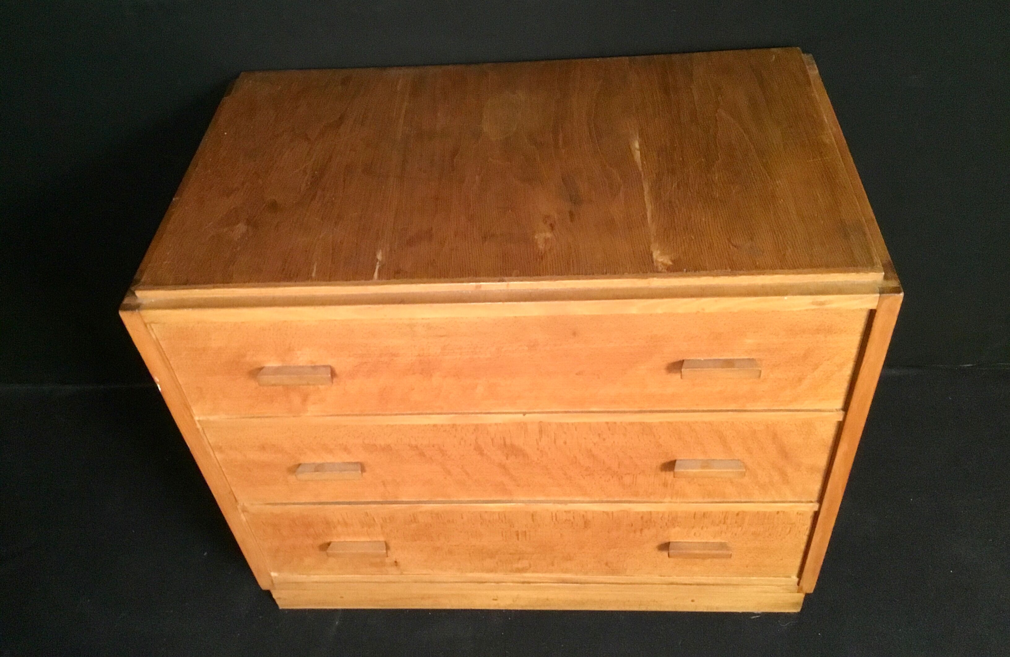 Dresser 1960