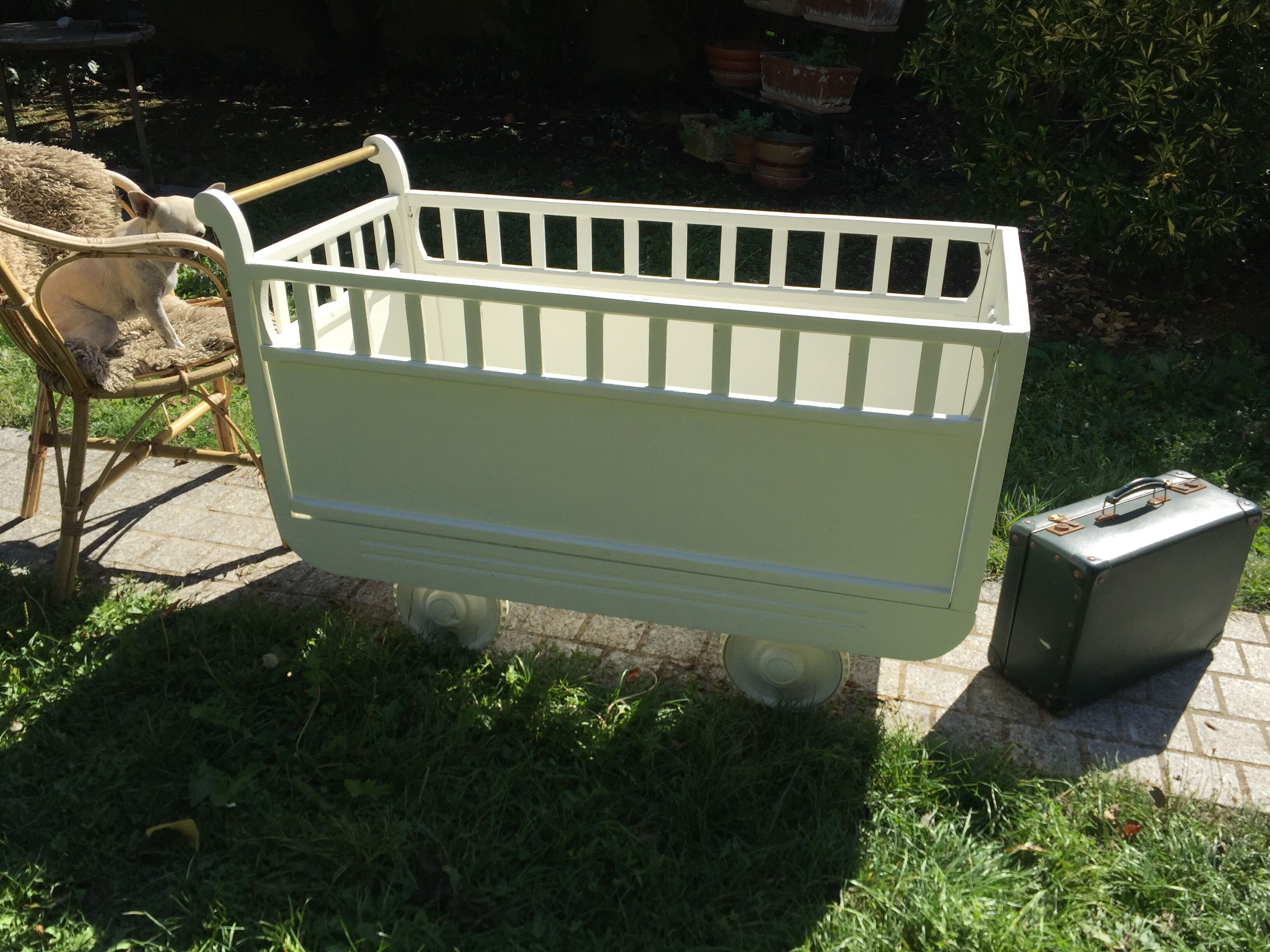 Old baby bed camper 1950 vintage