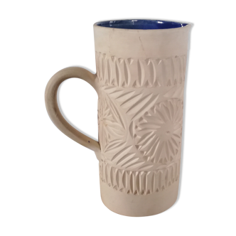 Natural terracotta carafe enamelled inside