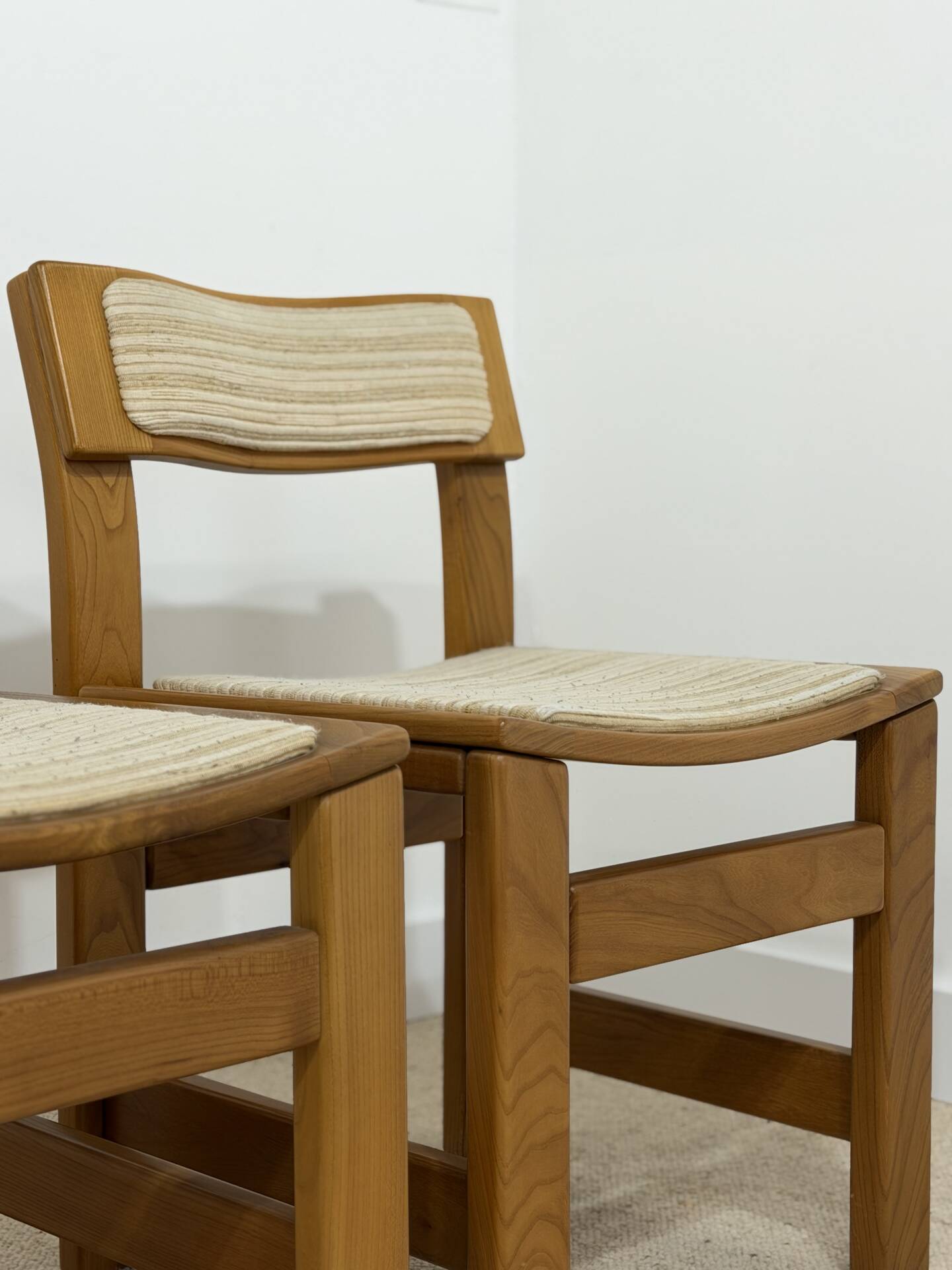 4 chaises en orme massif années 70