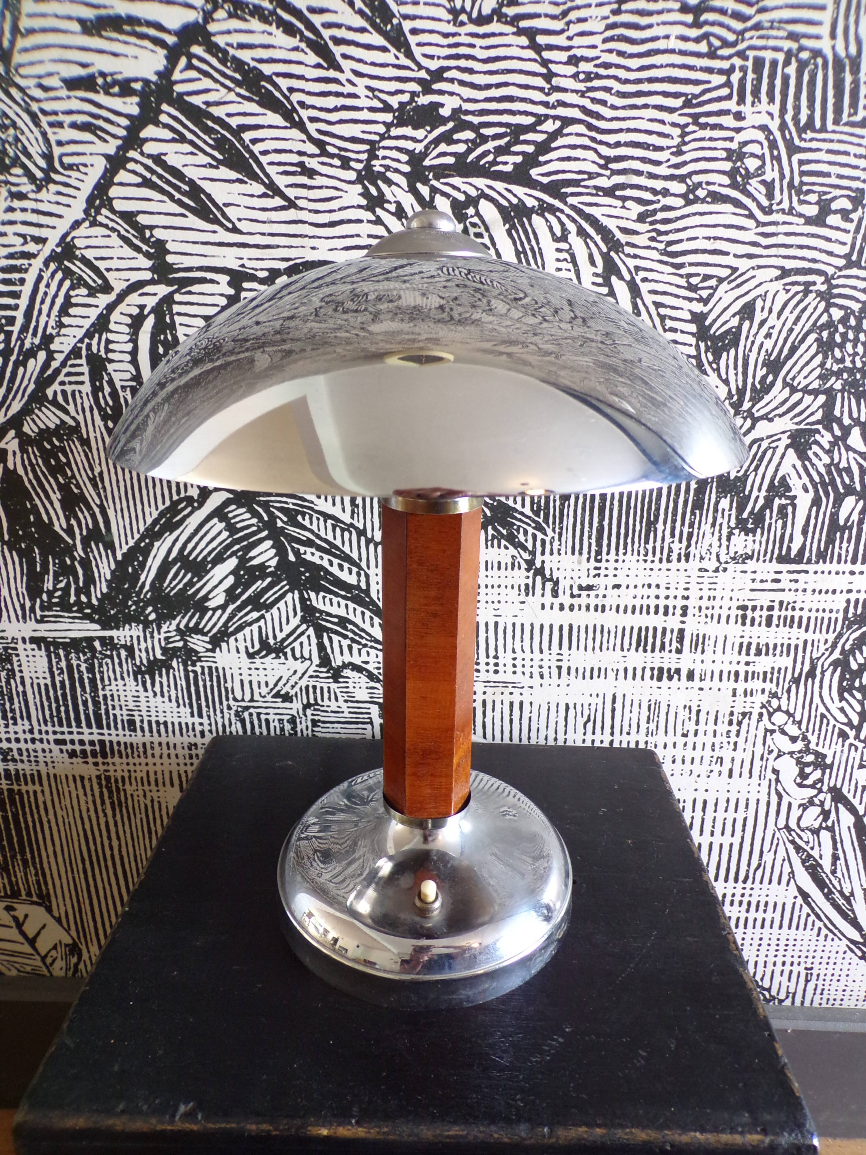 Art deco mushroom in chrome metal lamp