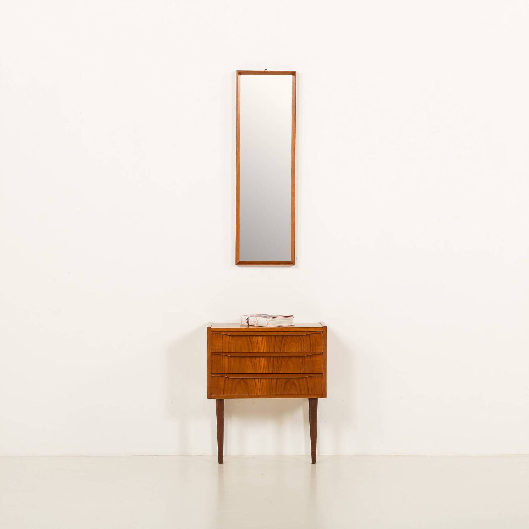 Meuble d'entrée en teck danois avec commode et miroir, années 1960.