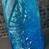 Bouteille bleue verre ciselé