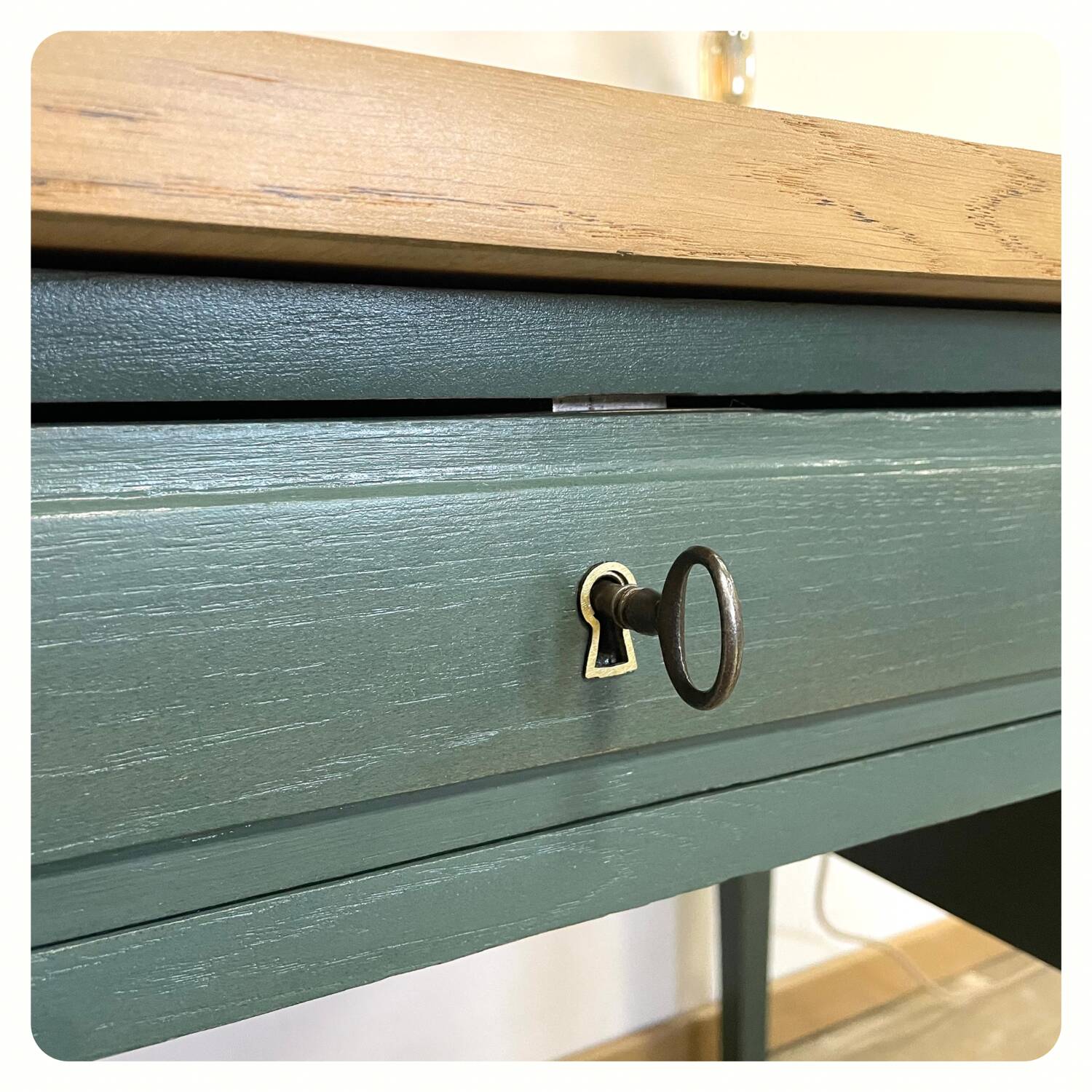 Vintage desk with 5 drawers