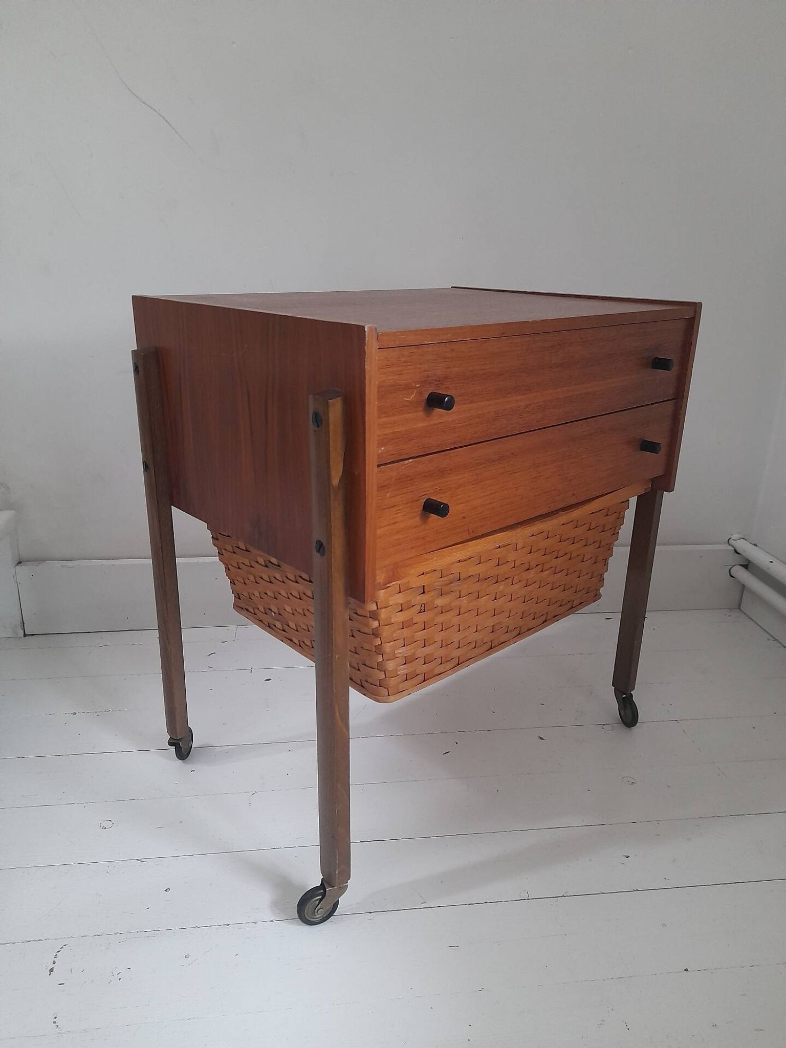 Meuble de couture scandinave teck années 60
