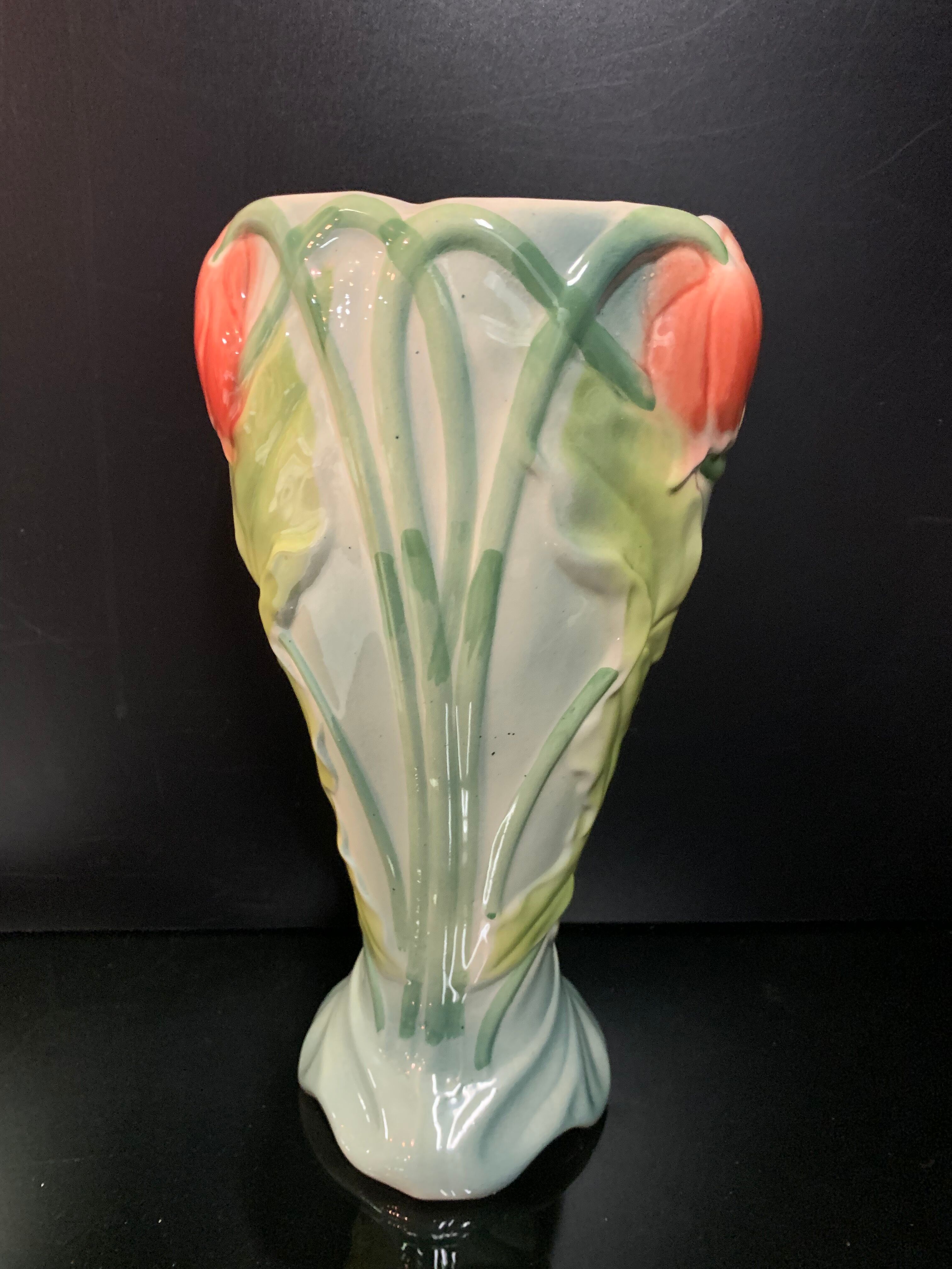 Vase saint clement decoration with flowers