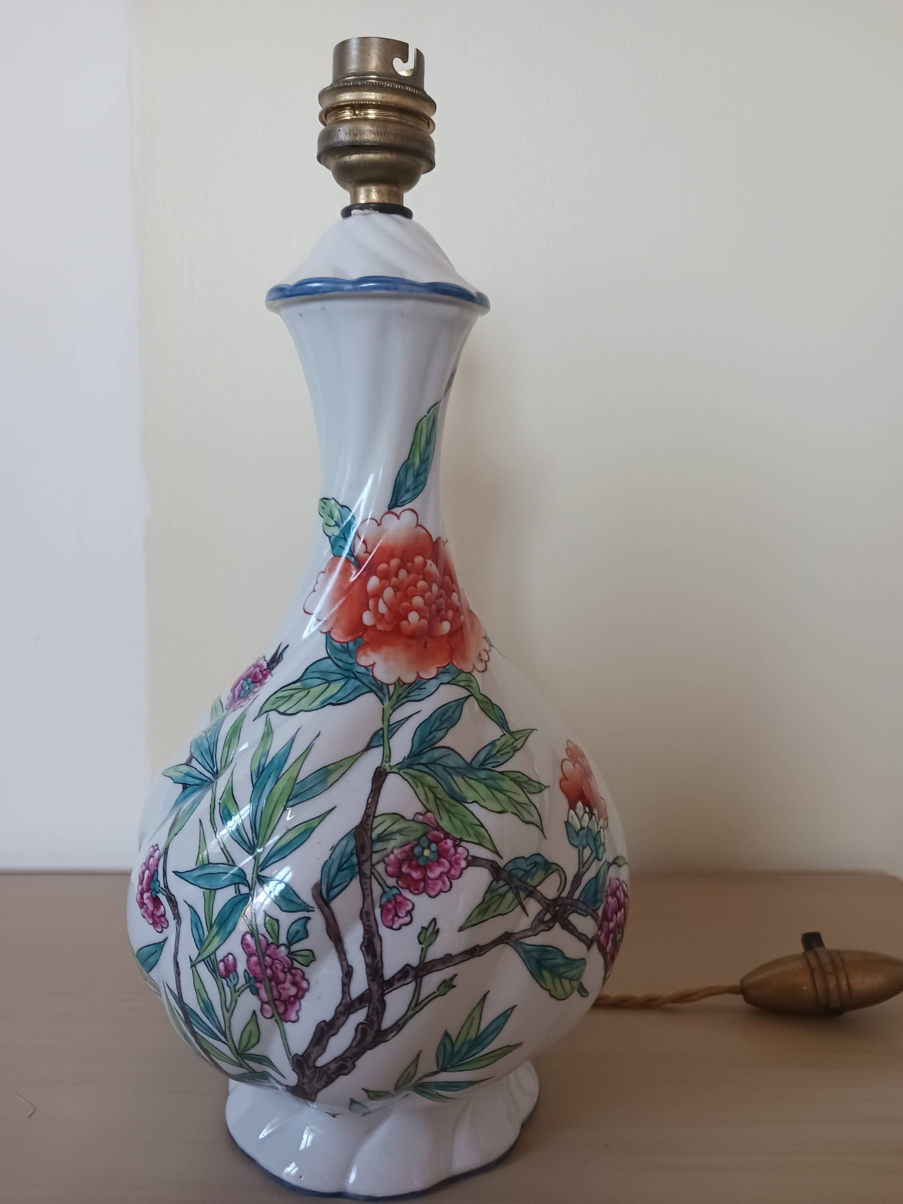 Antique lamp, in Paris porcelain, with Japanese decoration
