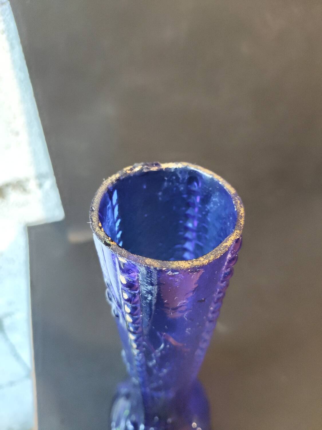 Vintage cobalt blue glass vase with foliage decoration – 20 cm