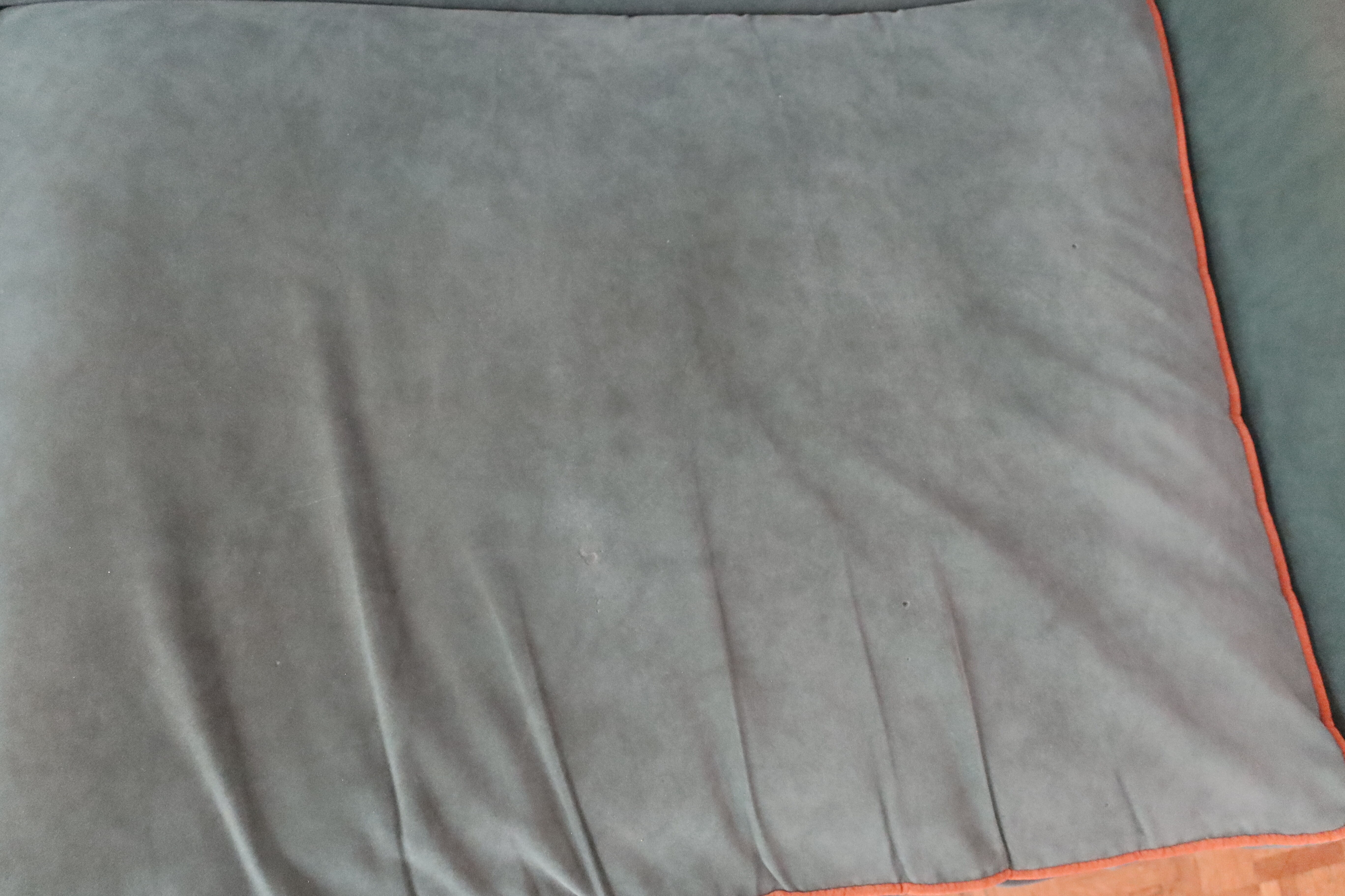 Velvet club sofa - 4 seats - damaged