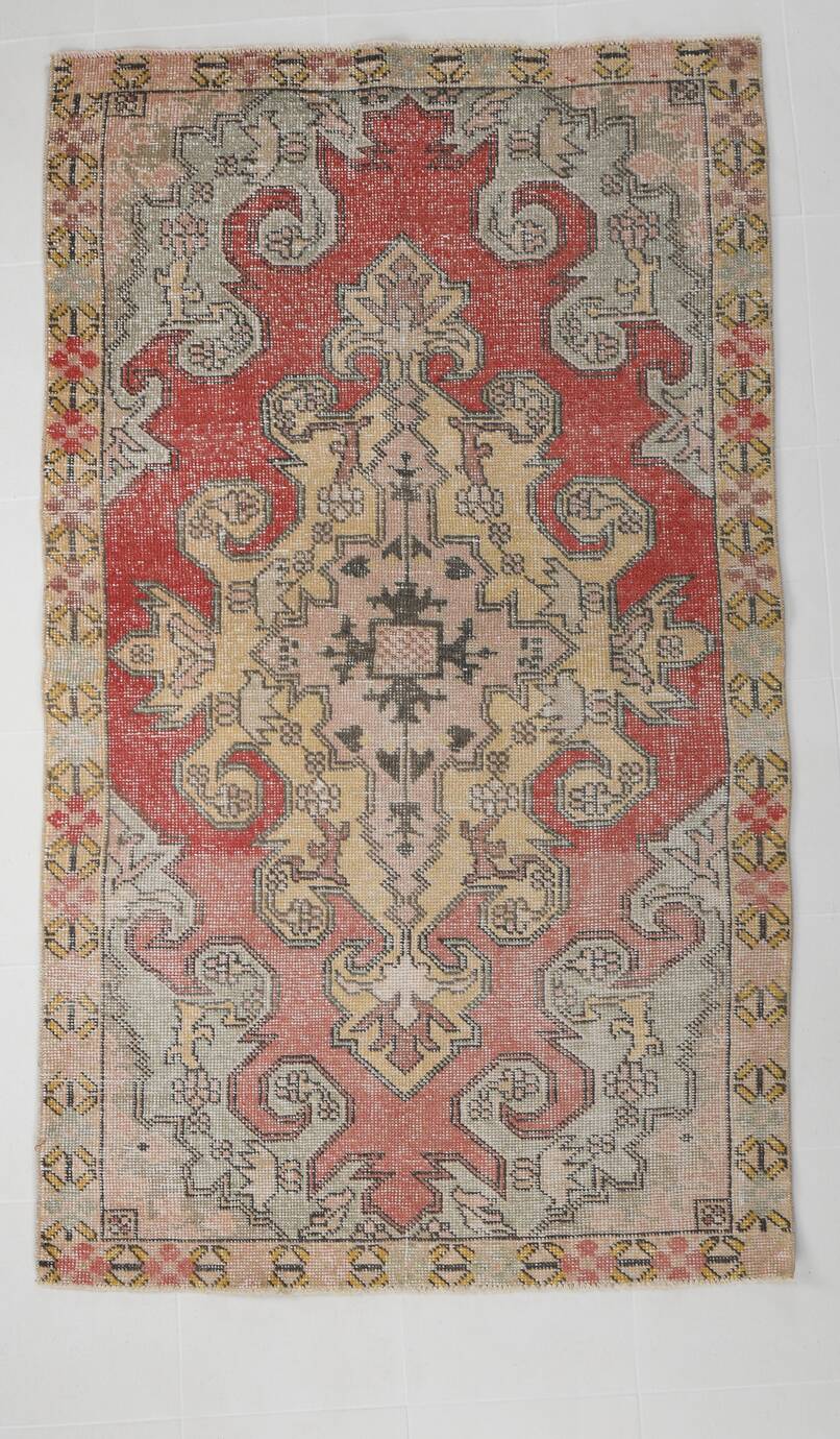 Soft Red & Beige Classic Vintage Area Rug, 127x215 Cm