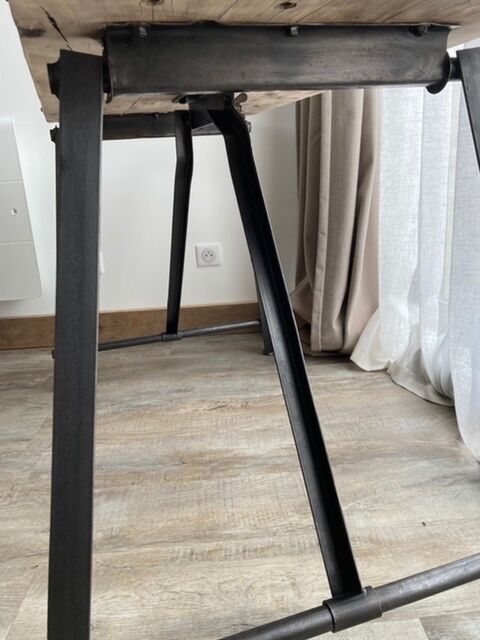 Wooden set and metal legs