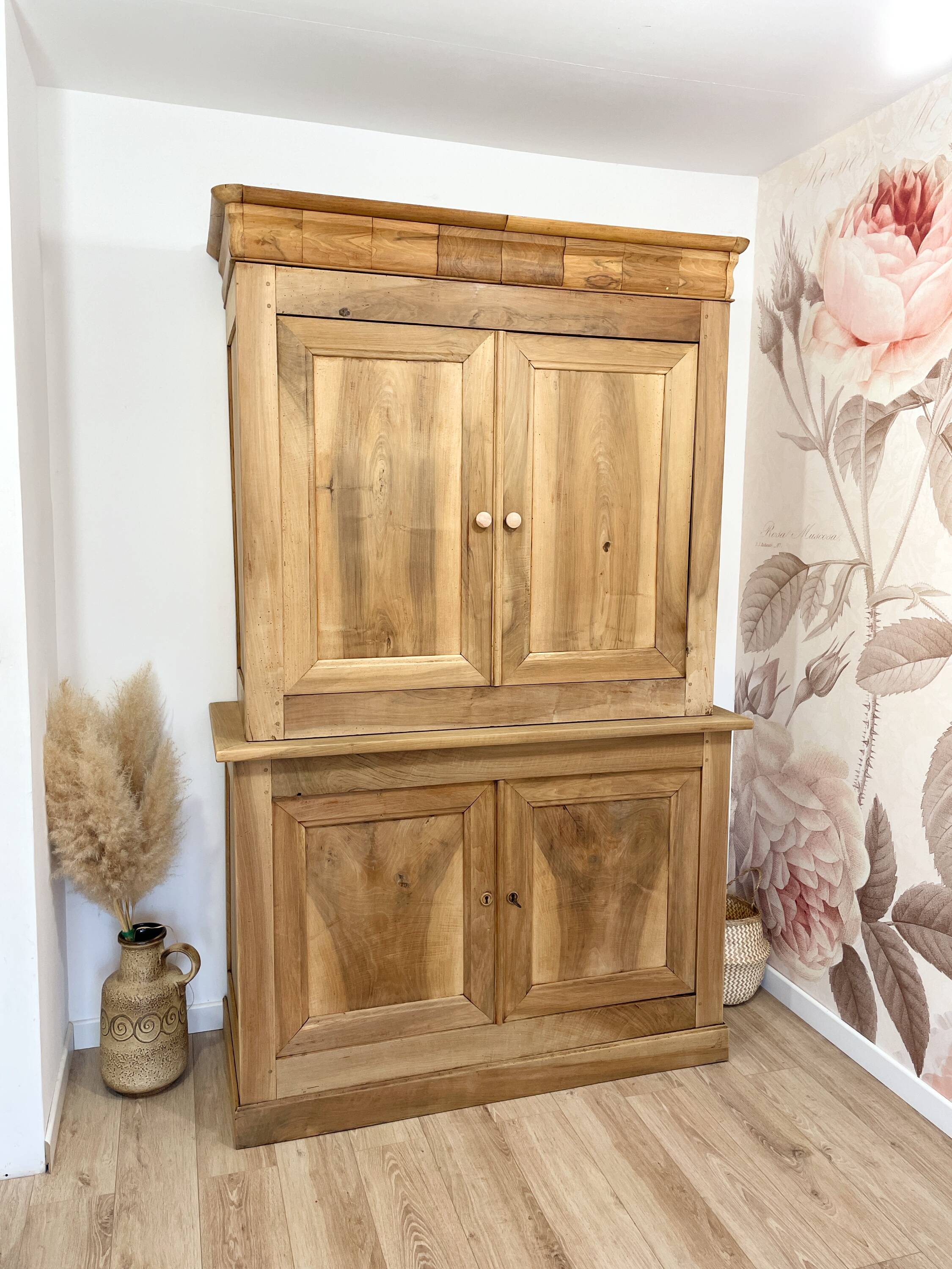 Antique two-body buffet in solid wood (restored)