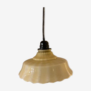 Opaline suspension