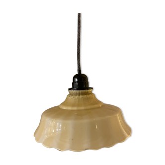 Suspension opaline