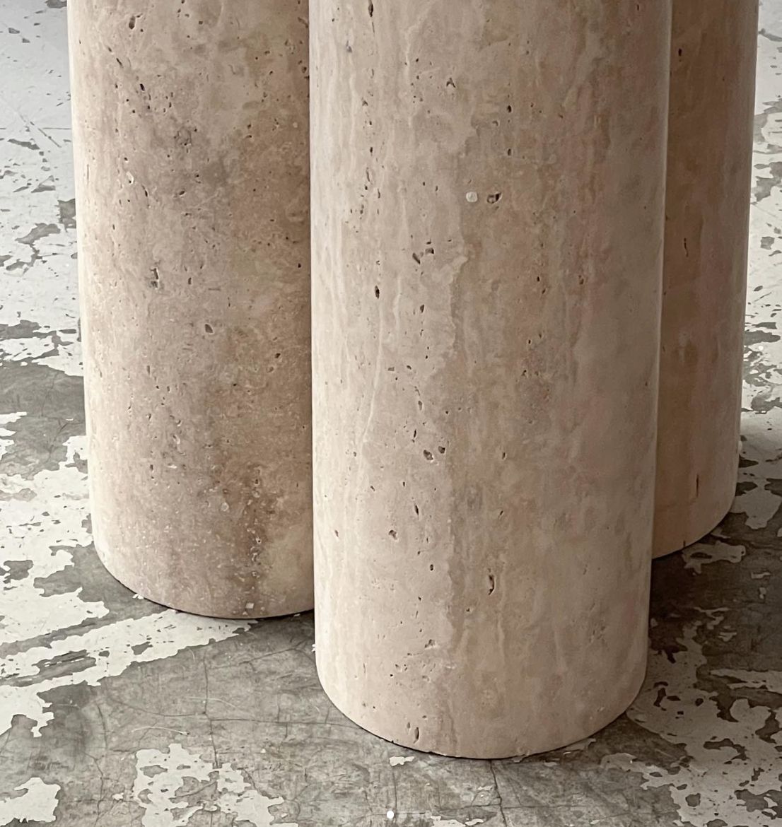 Cream travertine round column leg dining table