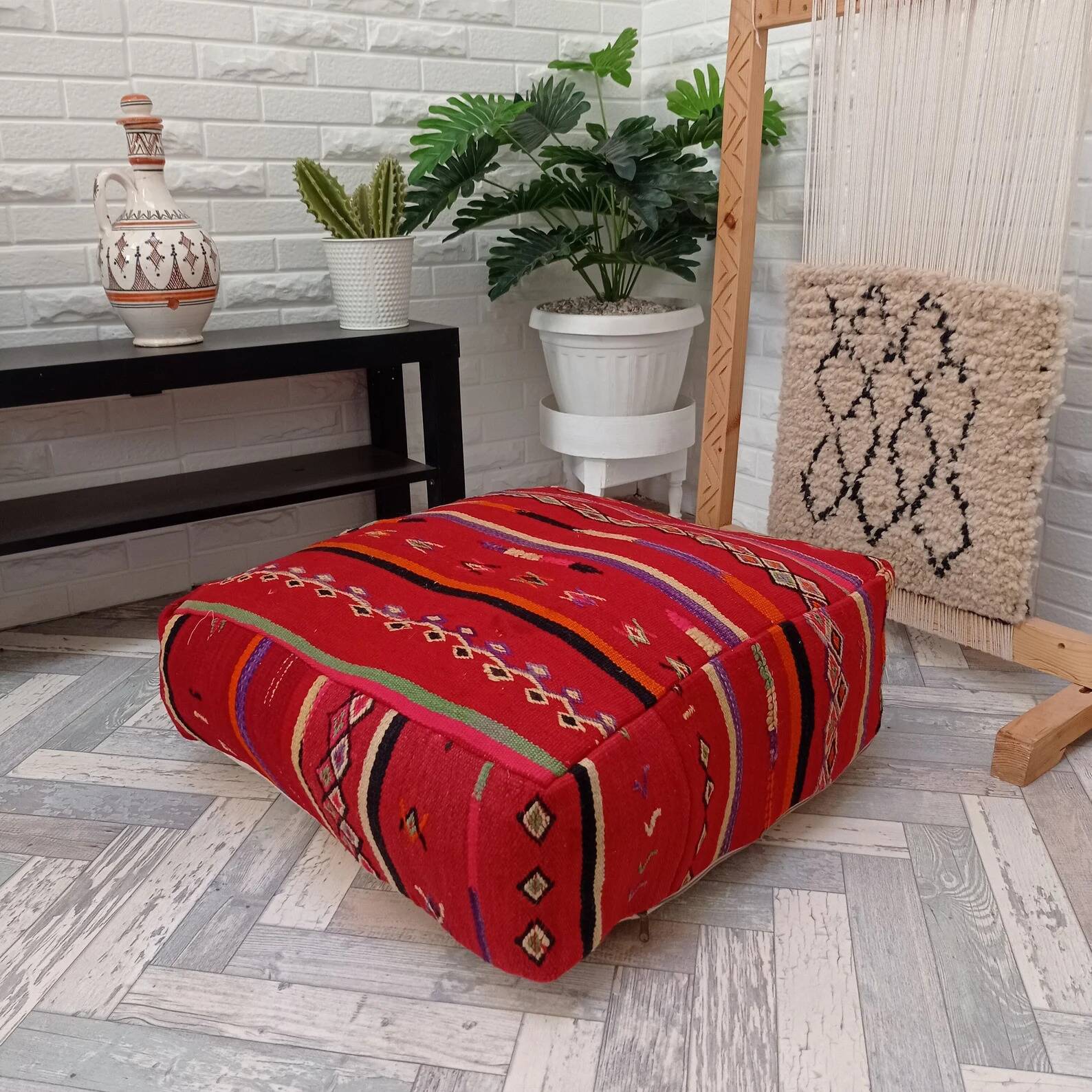 Handmade Berber pouf in wool 60 X 60 X 20 CM