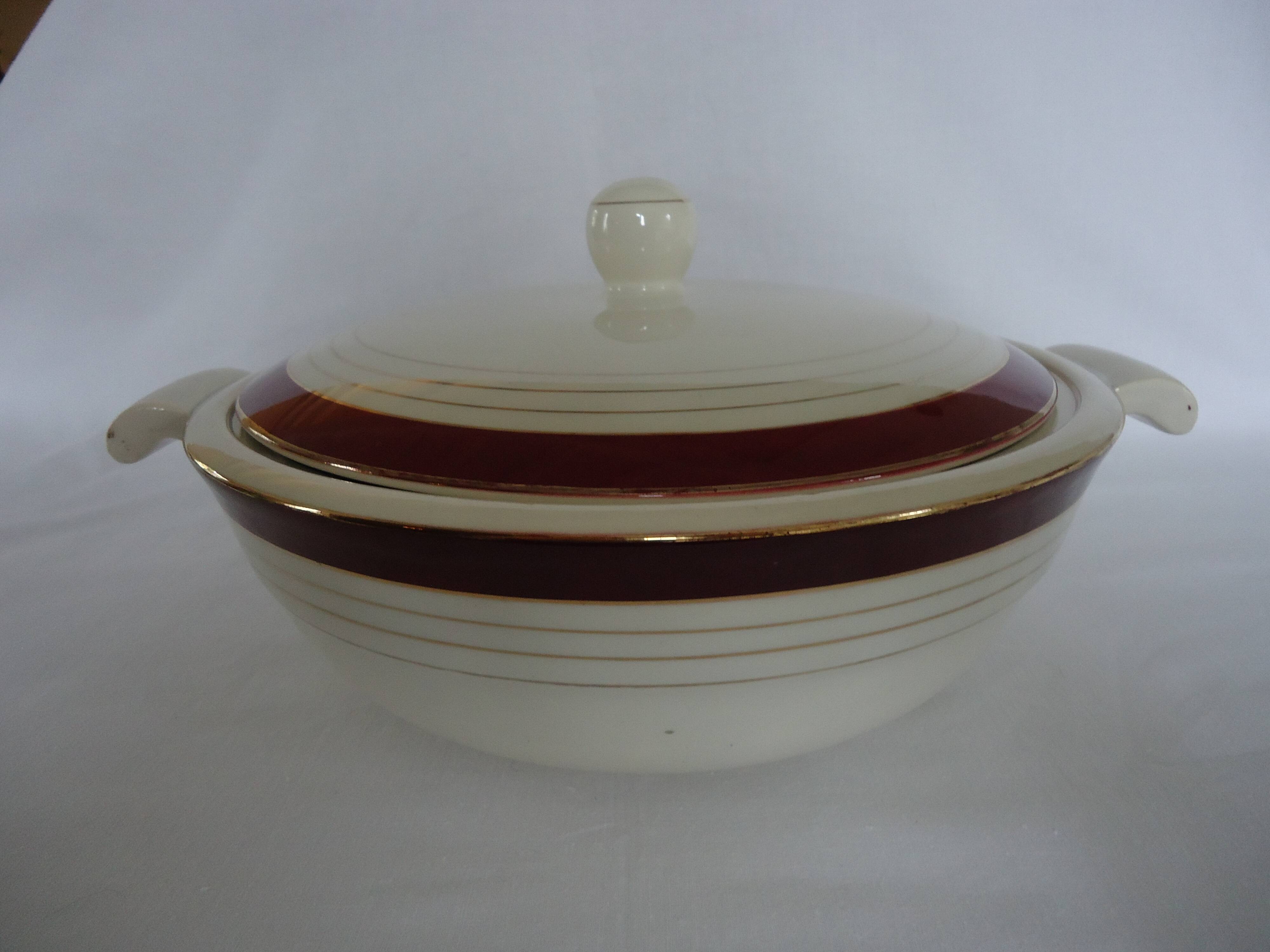 Opaque porcelain vegetable tureen/tureen from digoin sarreguemines, pasteur model