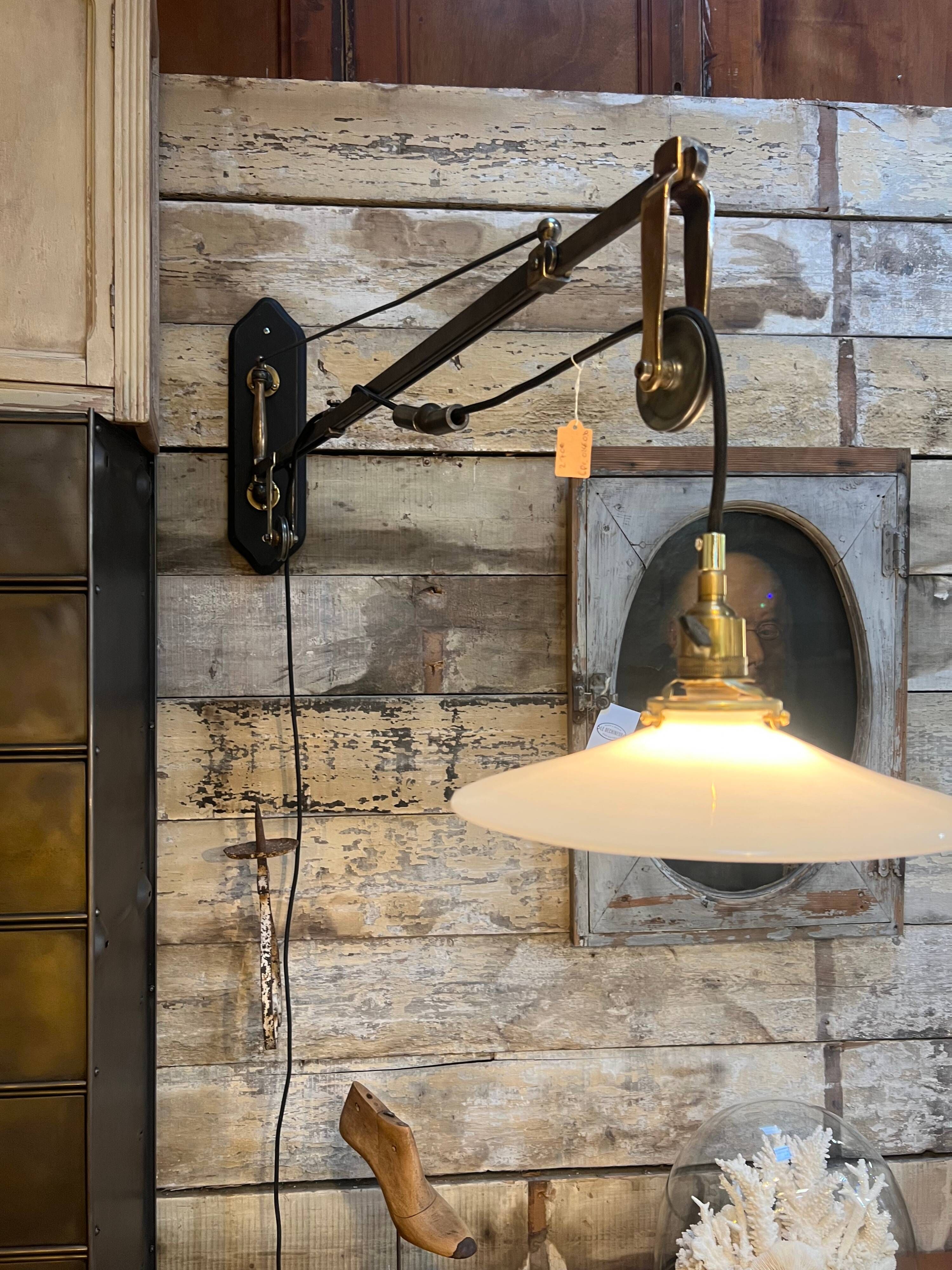 Dentist's lamp from the early 20th century.