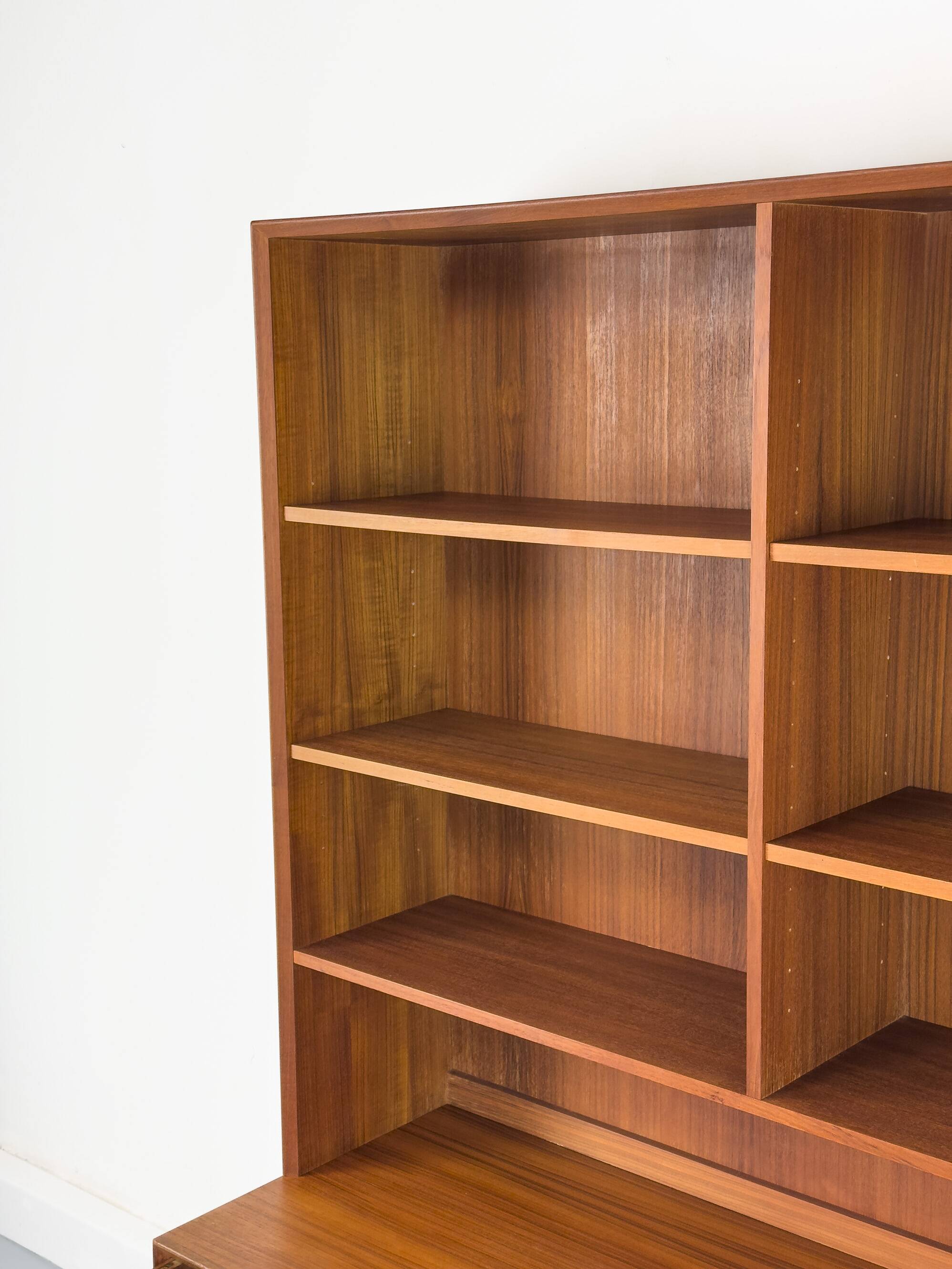 Buffet en teck avec étagère par Brouer Møbler, années 1960.