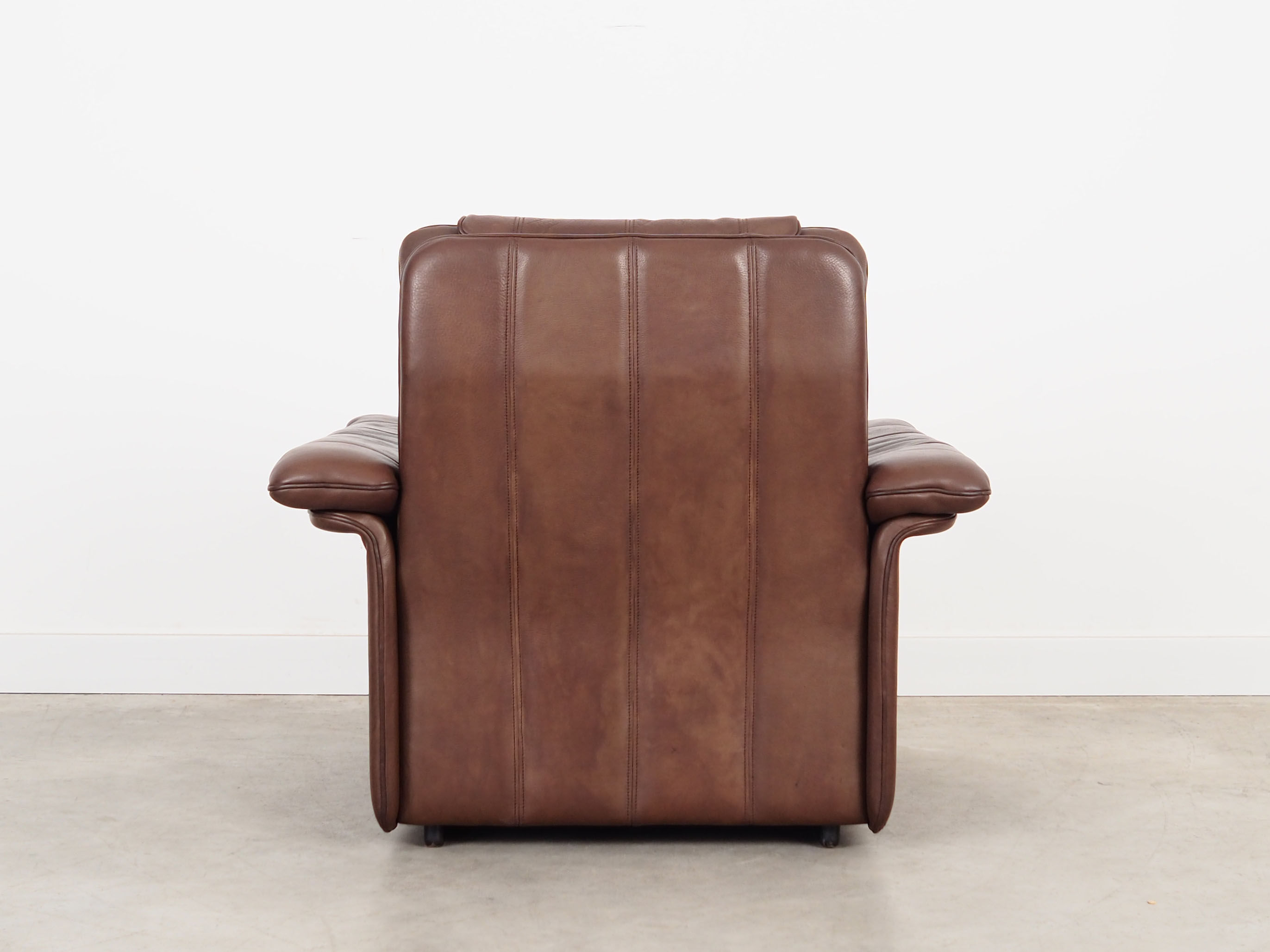 Fauteuil en cuir marron, design suisse, années 1970, fabrication: De Sede
