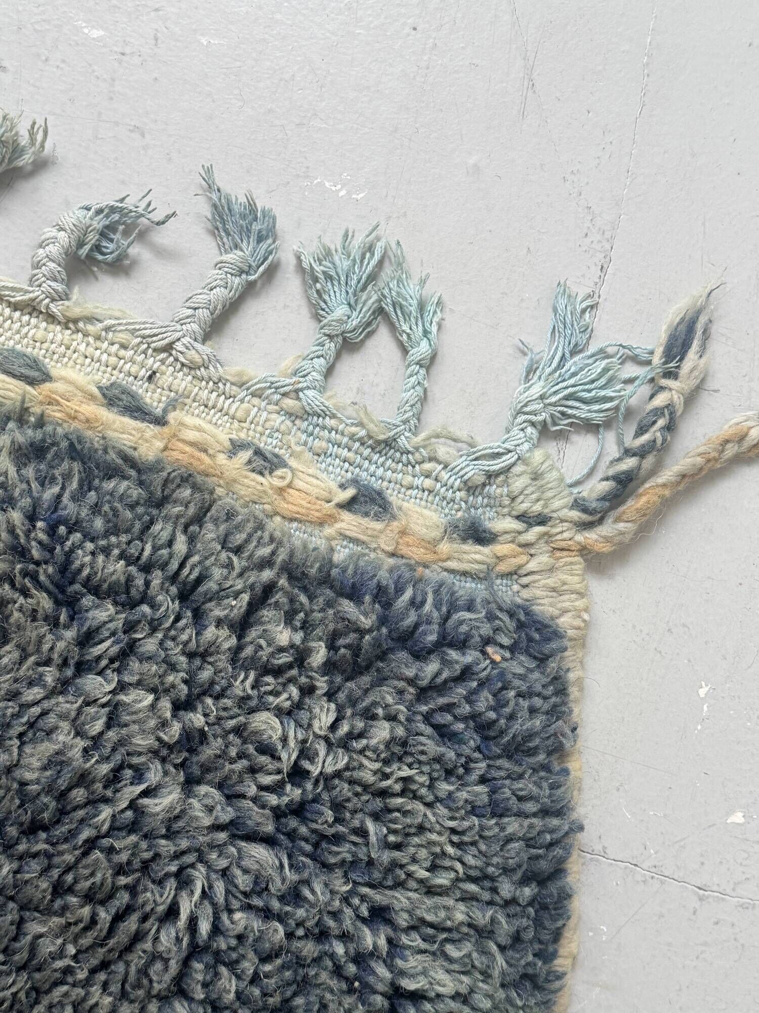 Thick vintage Berber rug, 100% handwoven sheep wool.
