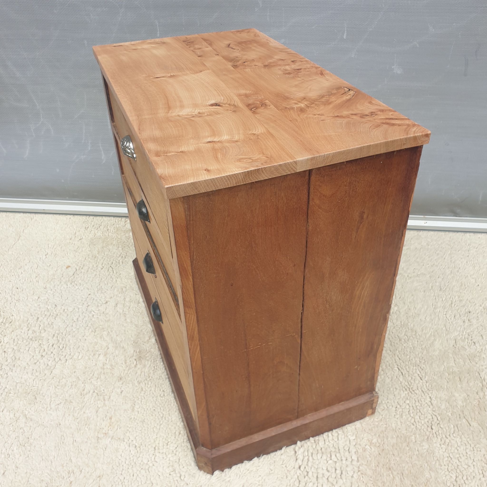 Petite commode Chêne Orme Acajou début XXème
