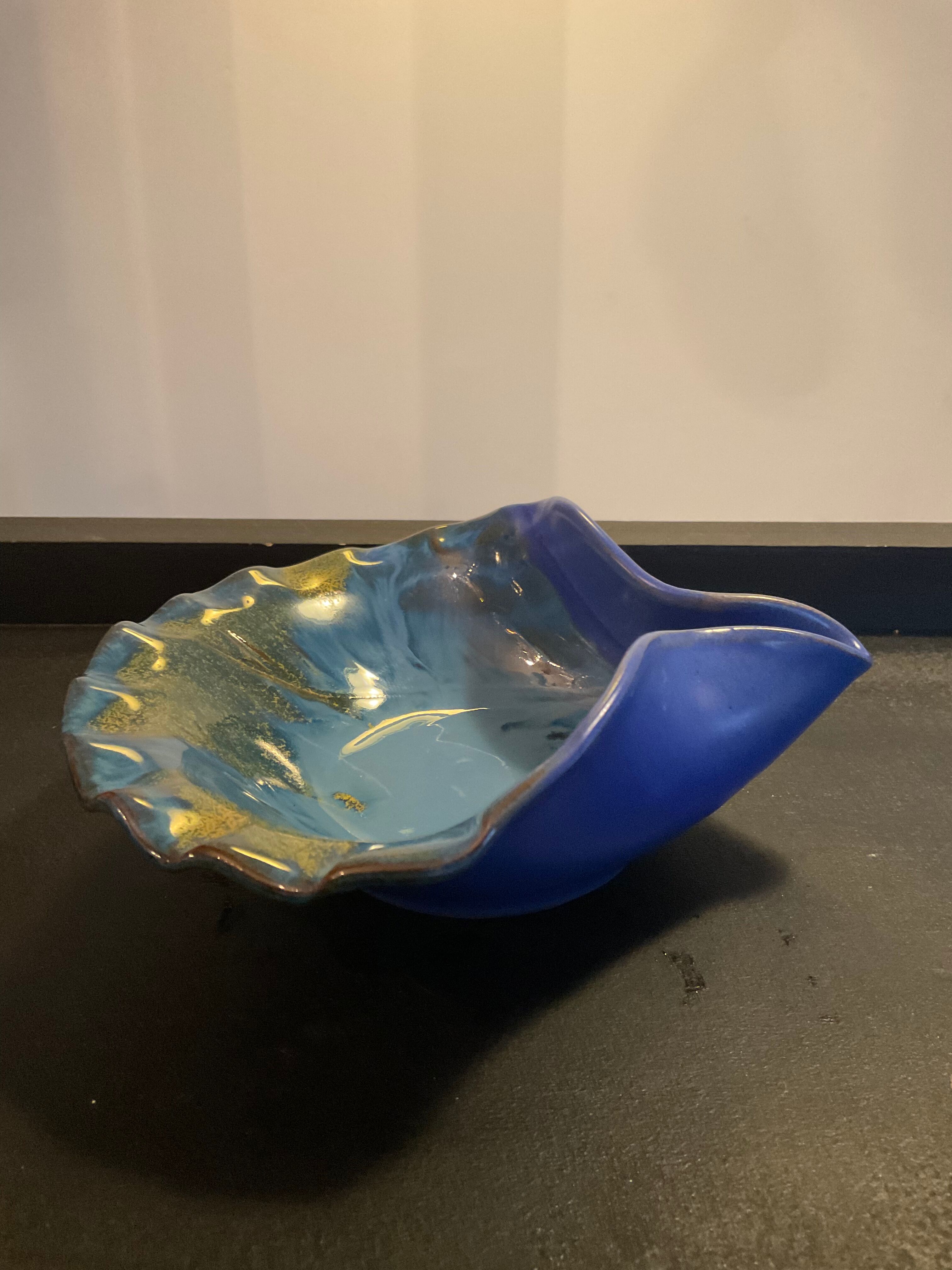 Empty pocket vintage shell glazed terracotta