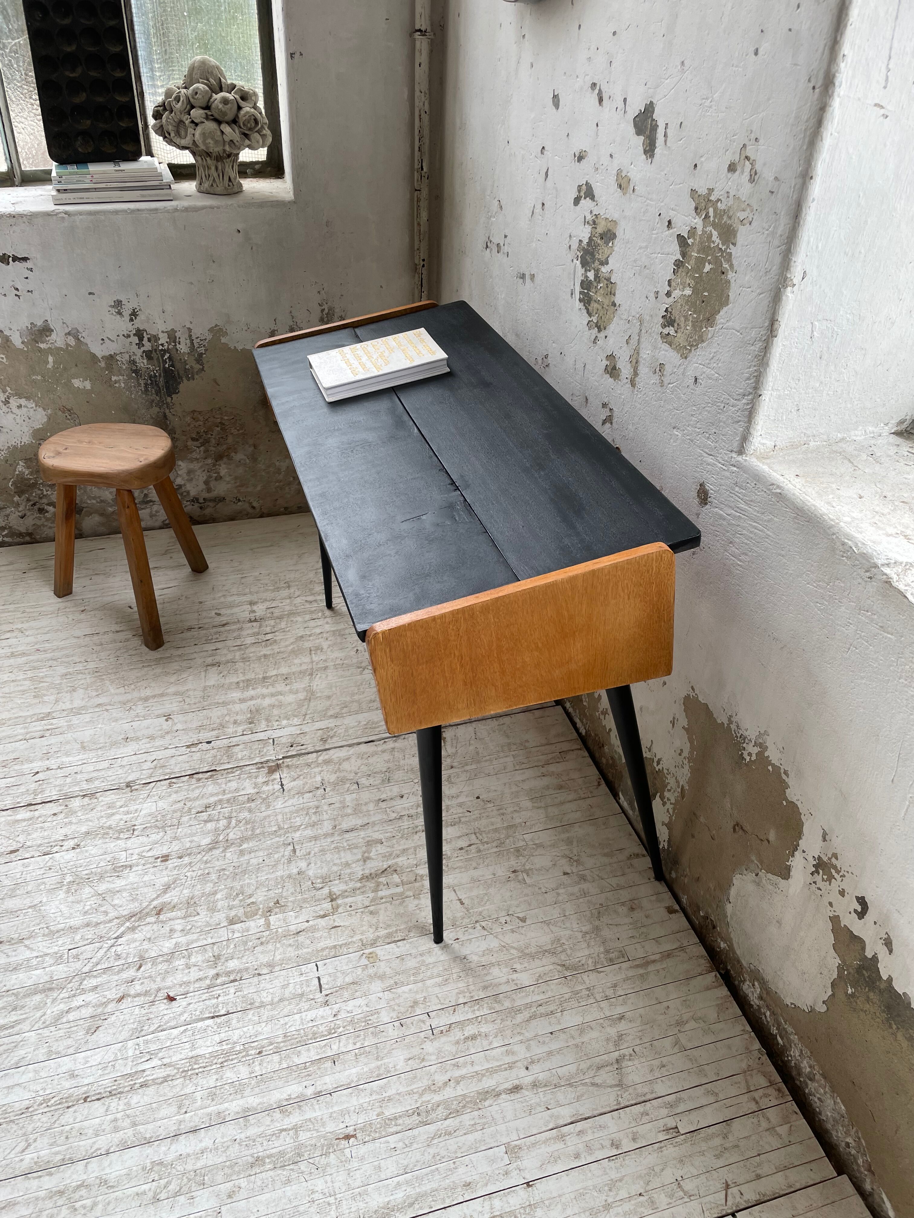 Console desktop feet compass 60s