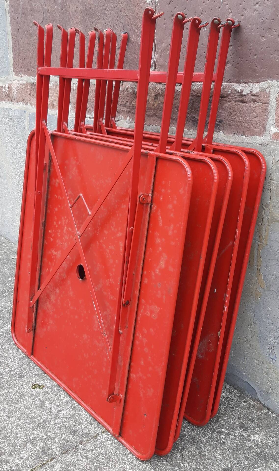 Folding bistro or garden table, made of metal. (Individually or in sets)