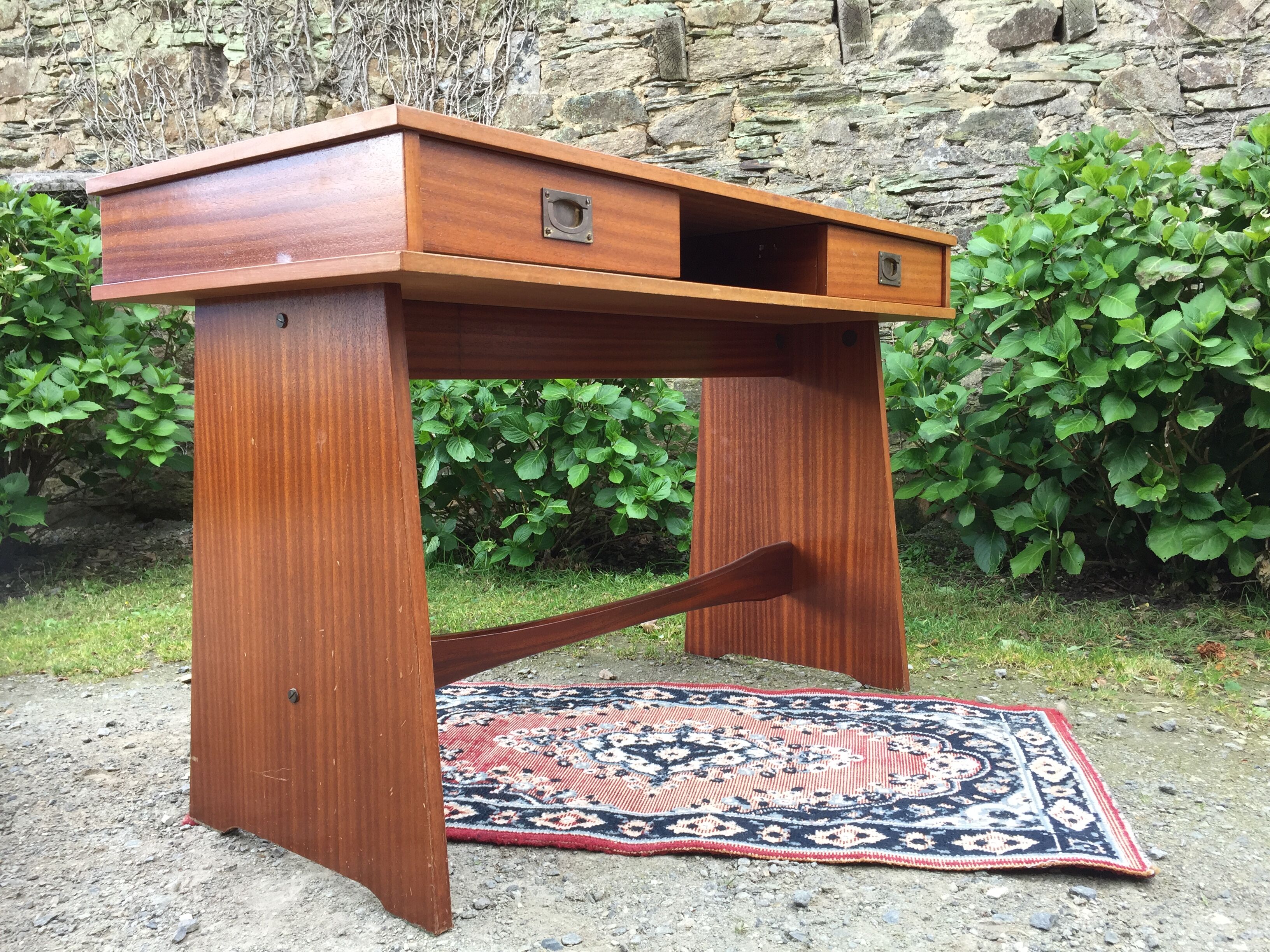 Bureau marine vintage en teck à 2 tiroirs