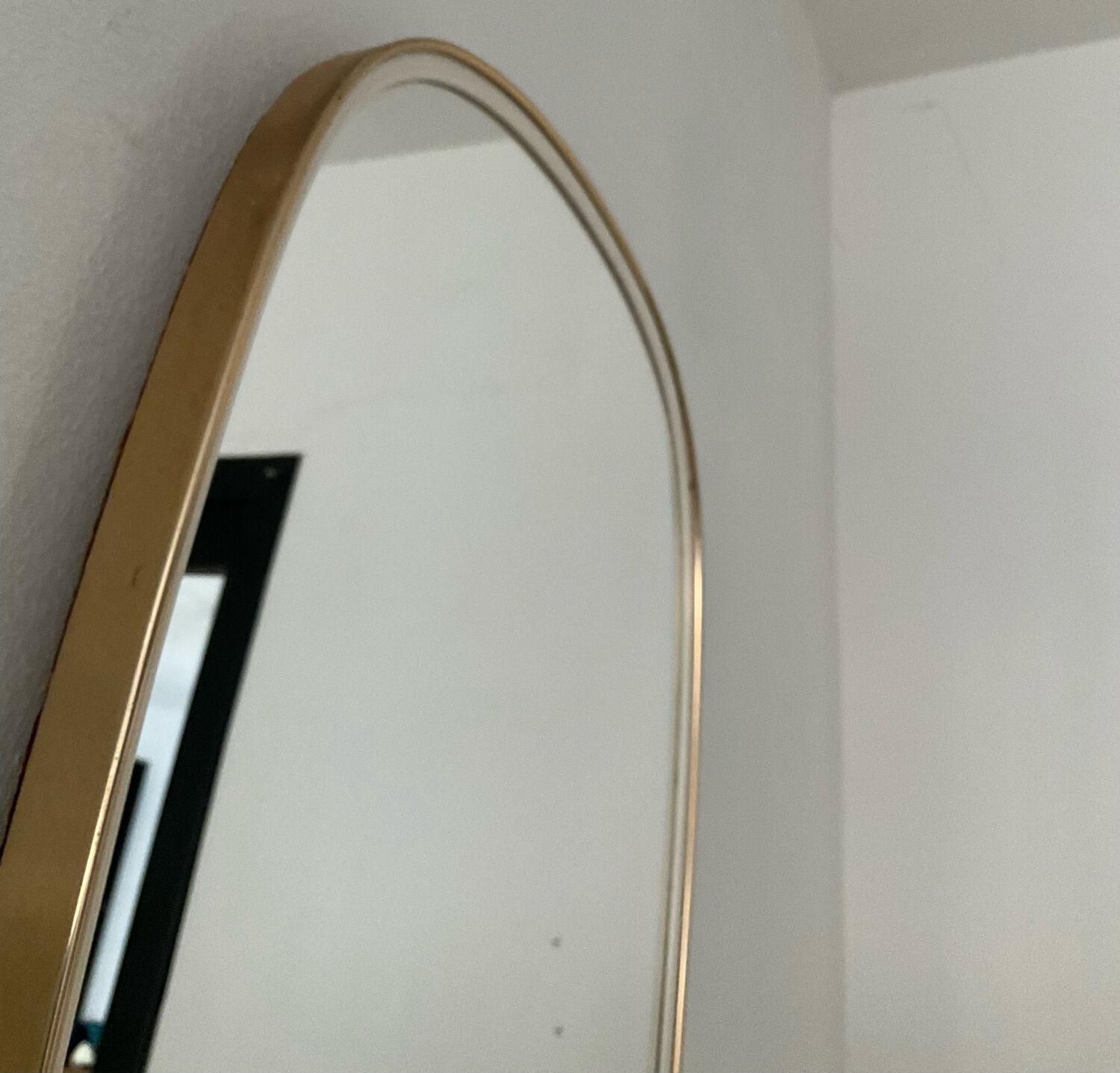 Asymmetrical free-form mirror from the 60s