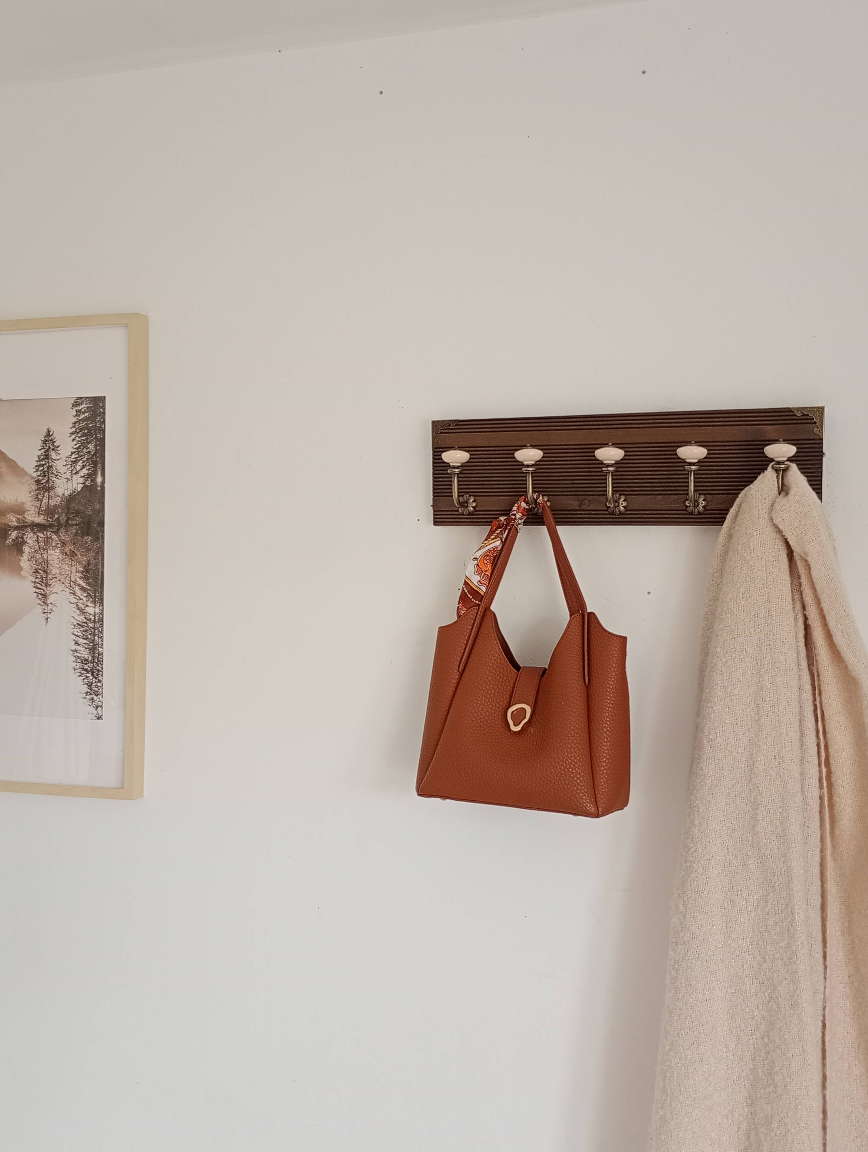 Wall coat rack 50 cm – 5 hooks in metal and cream ceramic