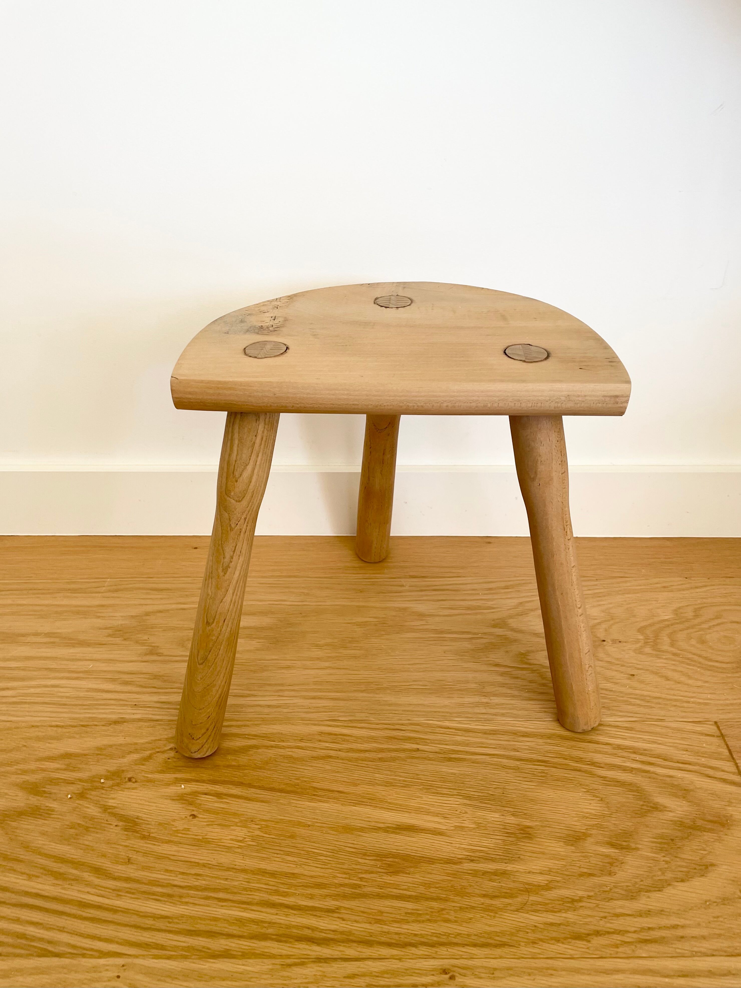 Tripod stool cowherd