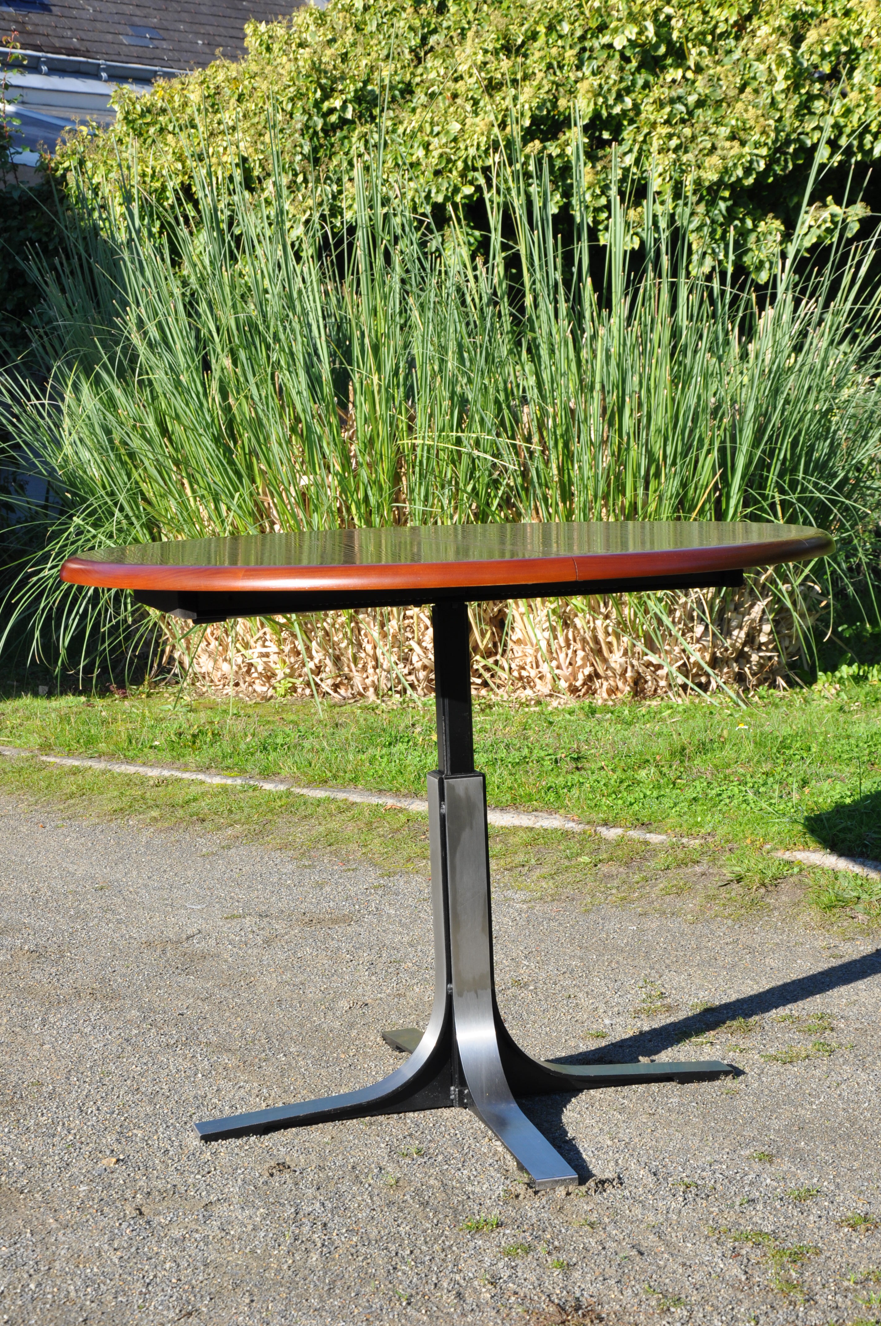 Lifting coffee table