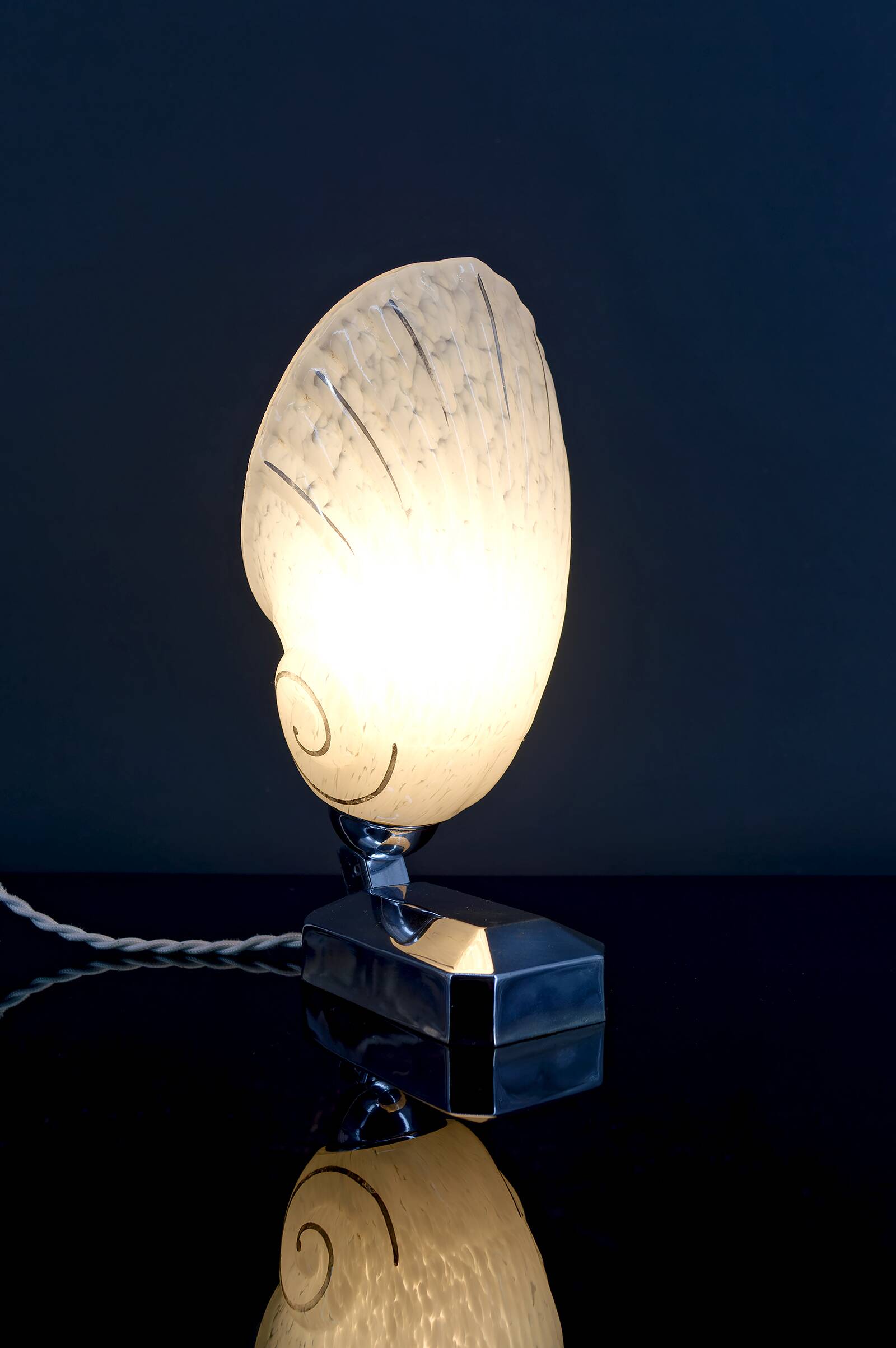 Modernist Art Deco "Coquillage" lamp, France, circa 1930