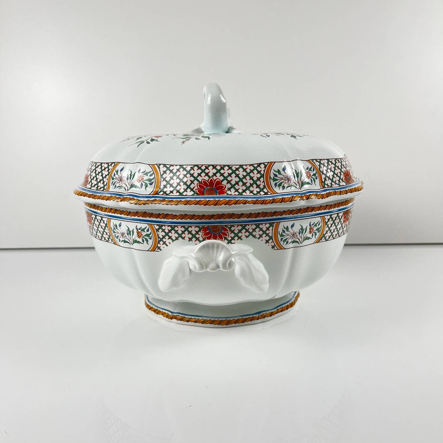 Gien soup tureen model Rouen Sainfoin, 1990, limited edition 693/1500