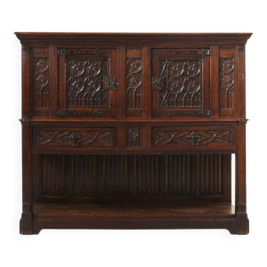 Cabinet néo-gothique