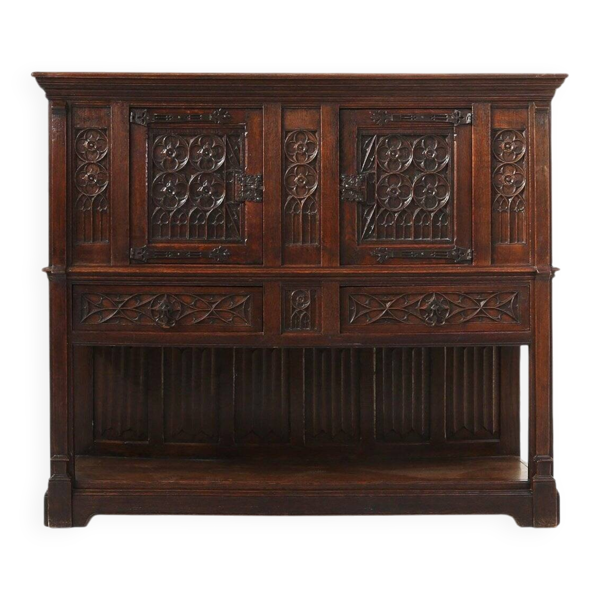 Cabinet néo-gothique en chêne avec riches décorations et rangement caché, France