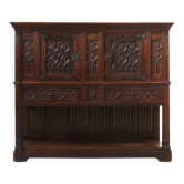 Cabinet néo-gothique en chêne avec riches décorations et rangement caché, France