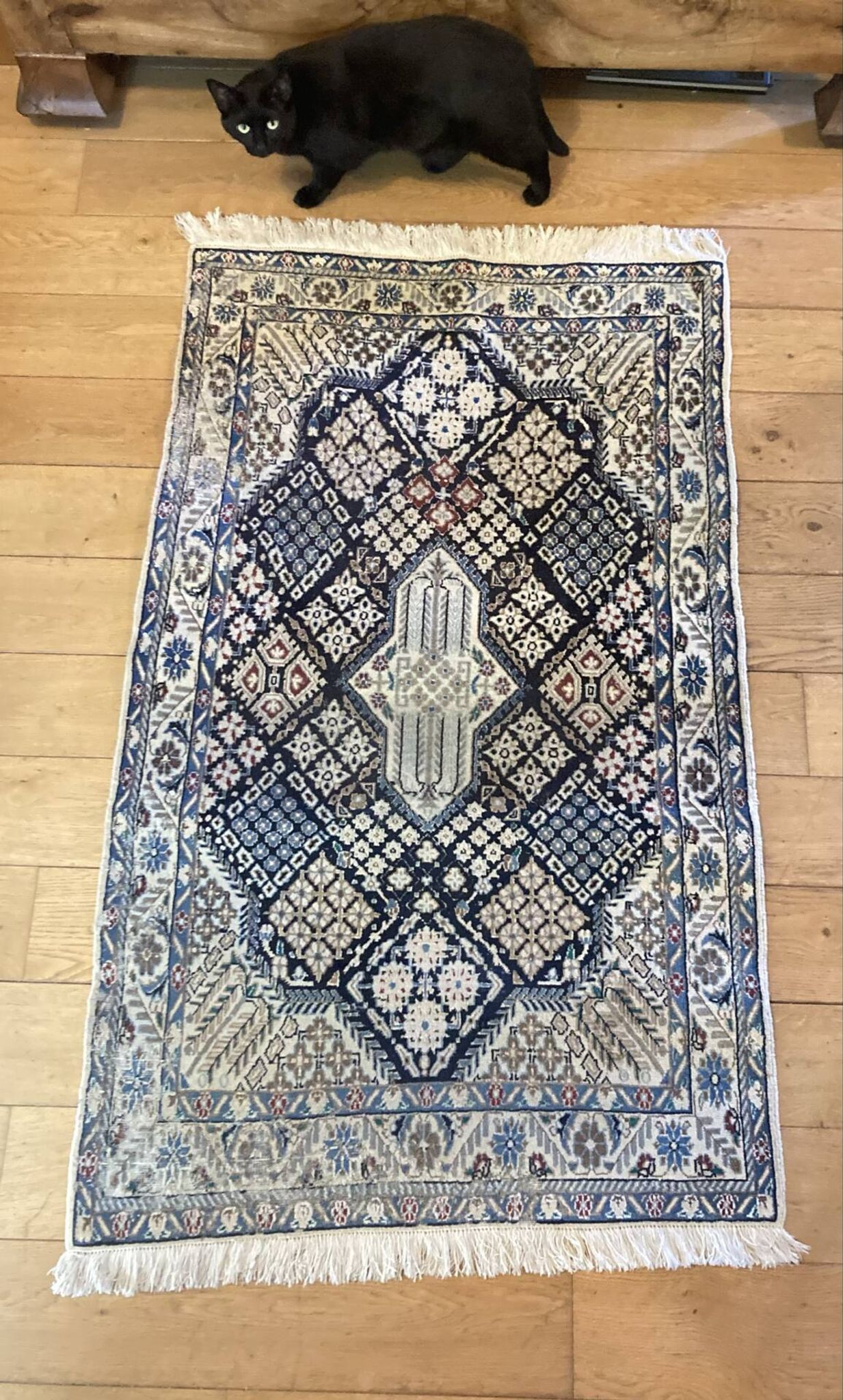 Carpet from the Irian region, 20th century, made of wool and silk.