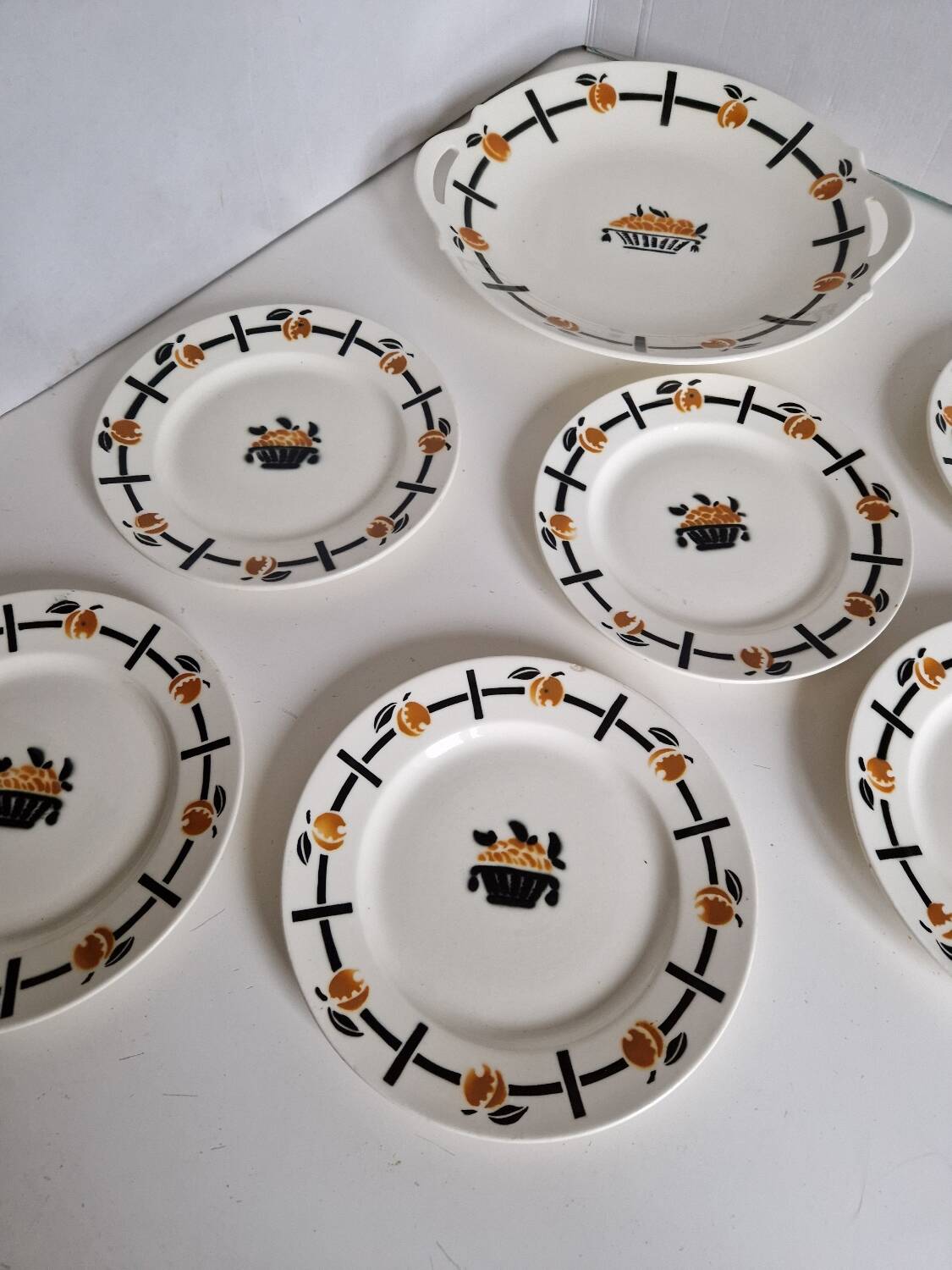 Plat et 6 assiettes à dessert art deco Badonviller