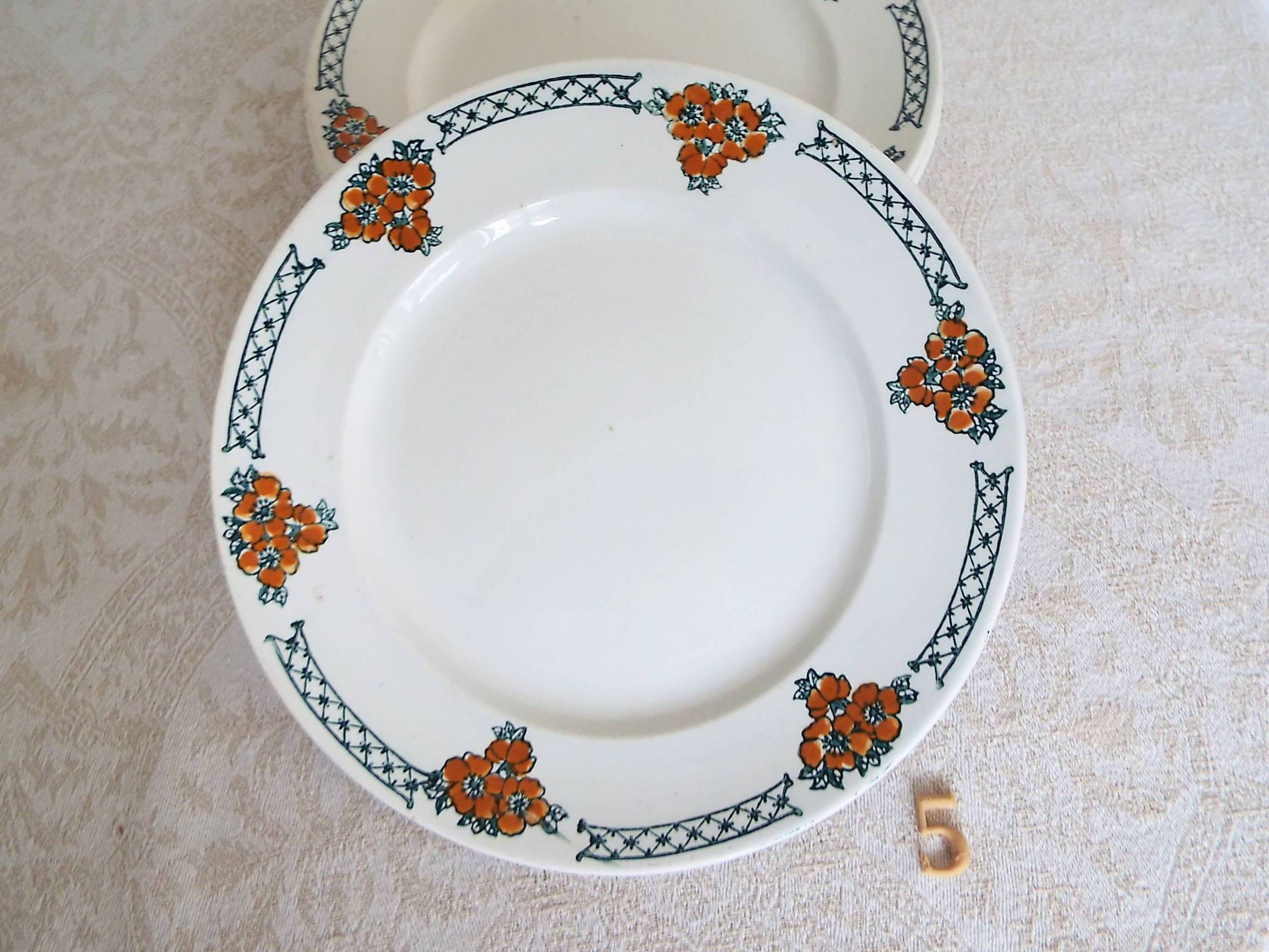 5 assiettes plates terre de fer Moulin des Loups Aubépine