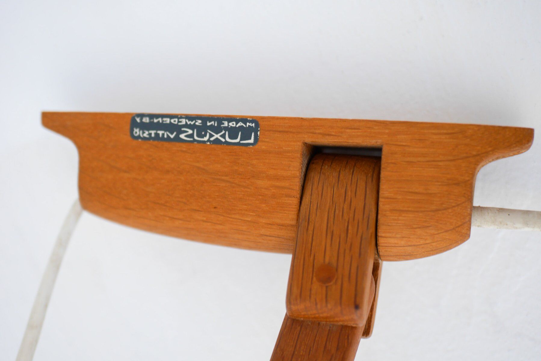 Mid-century Swedish wall lamp in teak by Uno and Östen Kristiansson for Luxus, 1960s