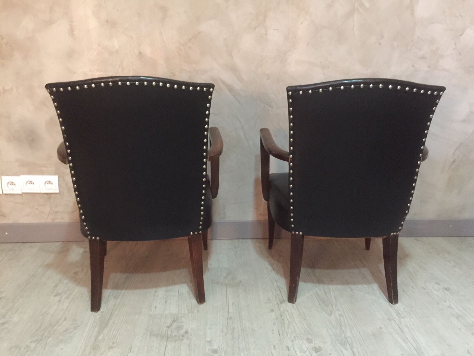 Paire de fauteuils en skai noir 1940