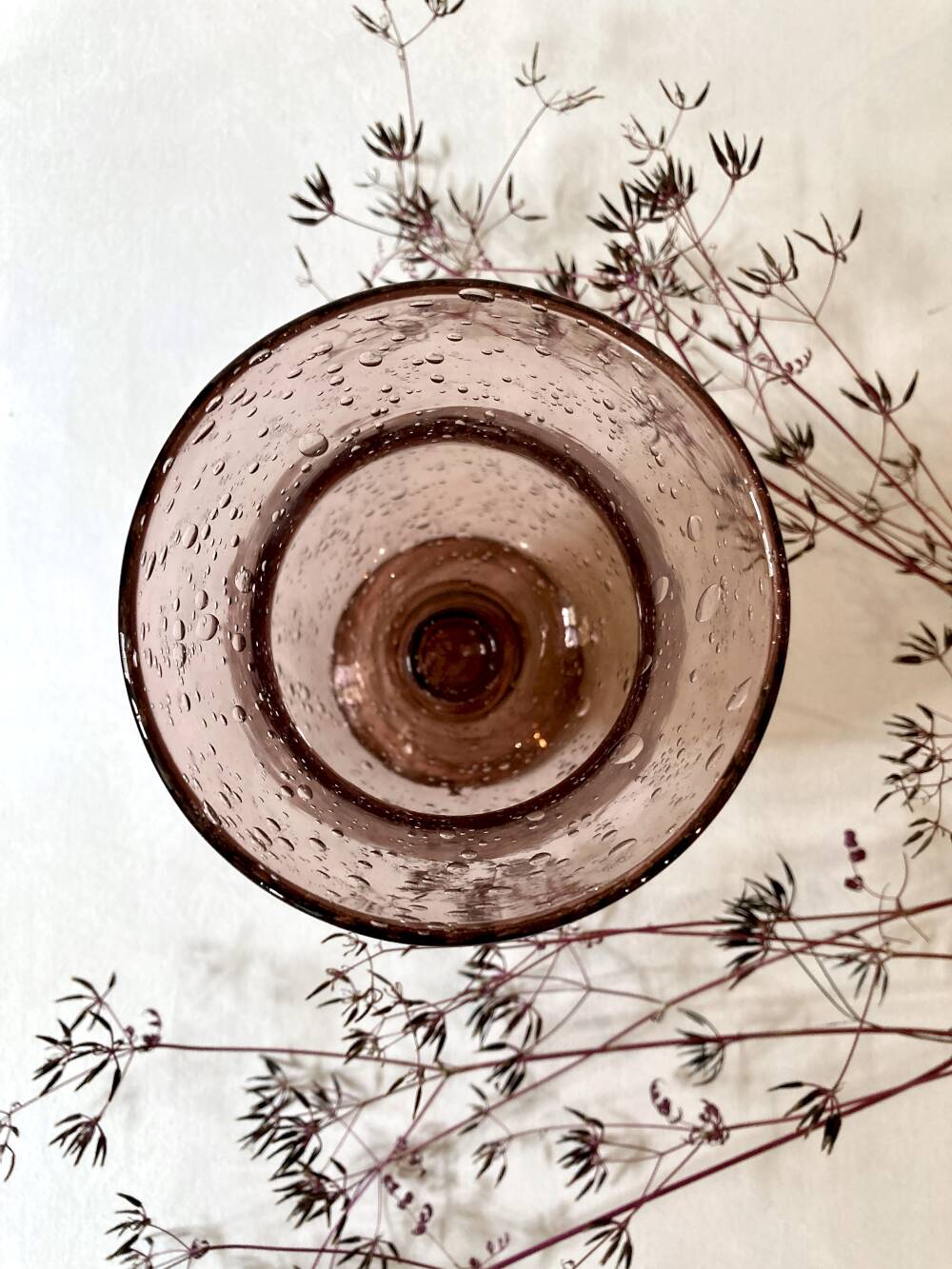 Bougeoir Biot en verre bullé violet